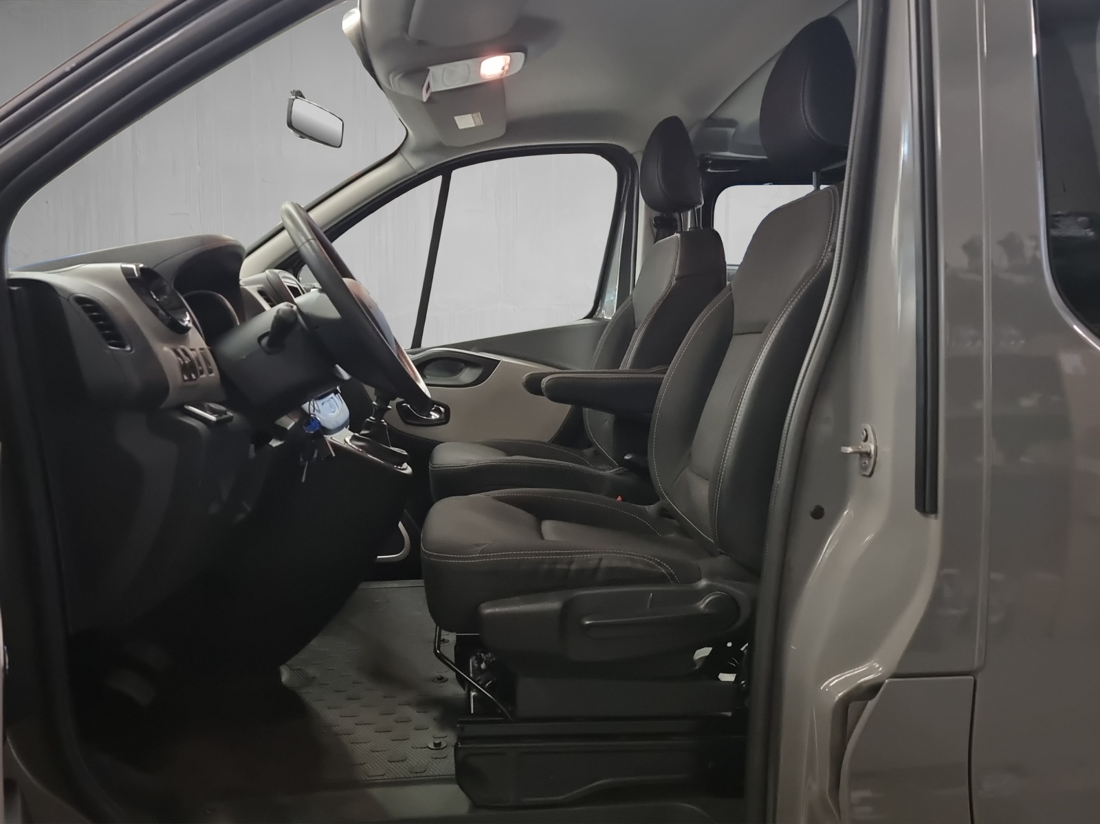 RENAULT Trafic Passenger 1.6 dCi Zen, mit Standheizung-image-5