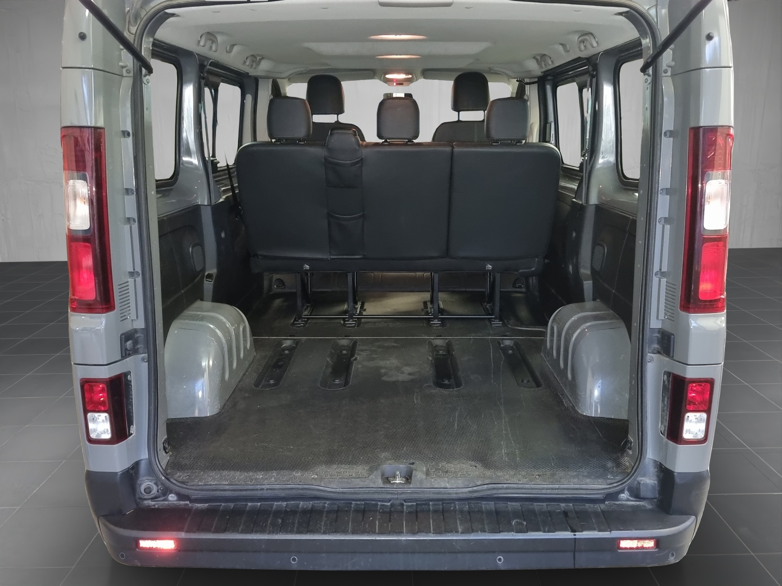 RENAULT Trafic Passenger 1.6 dCi Zen, mit Standheizung-image-8