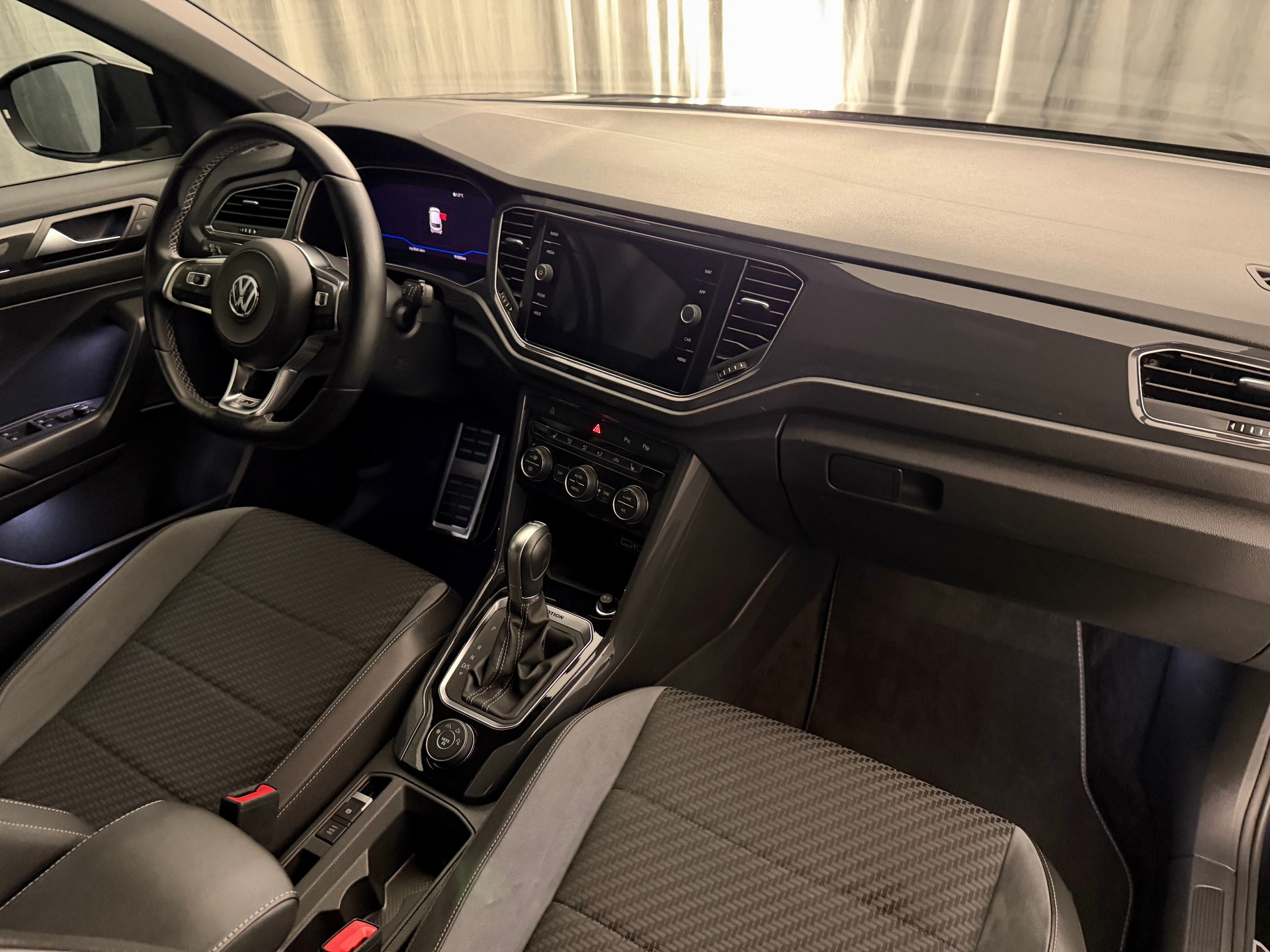 VW T-Roc 2.0 TSI Sport DSG 4Motion-image-6