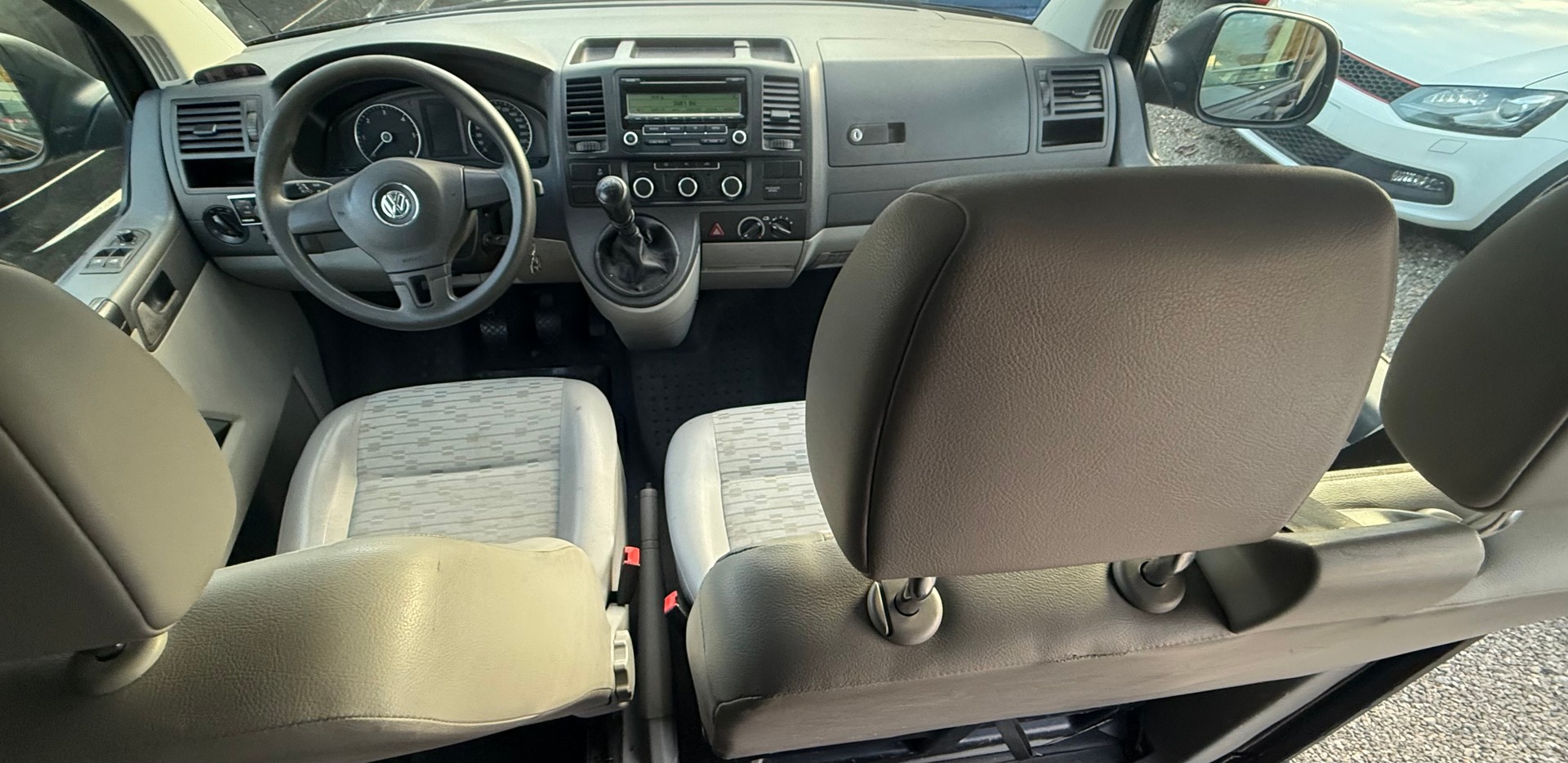 VW T5 2.0 TDI Champion-image-2