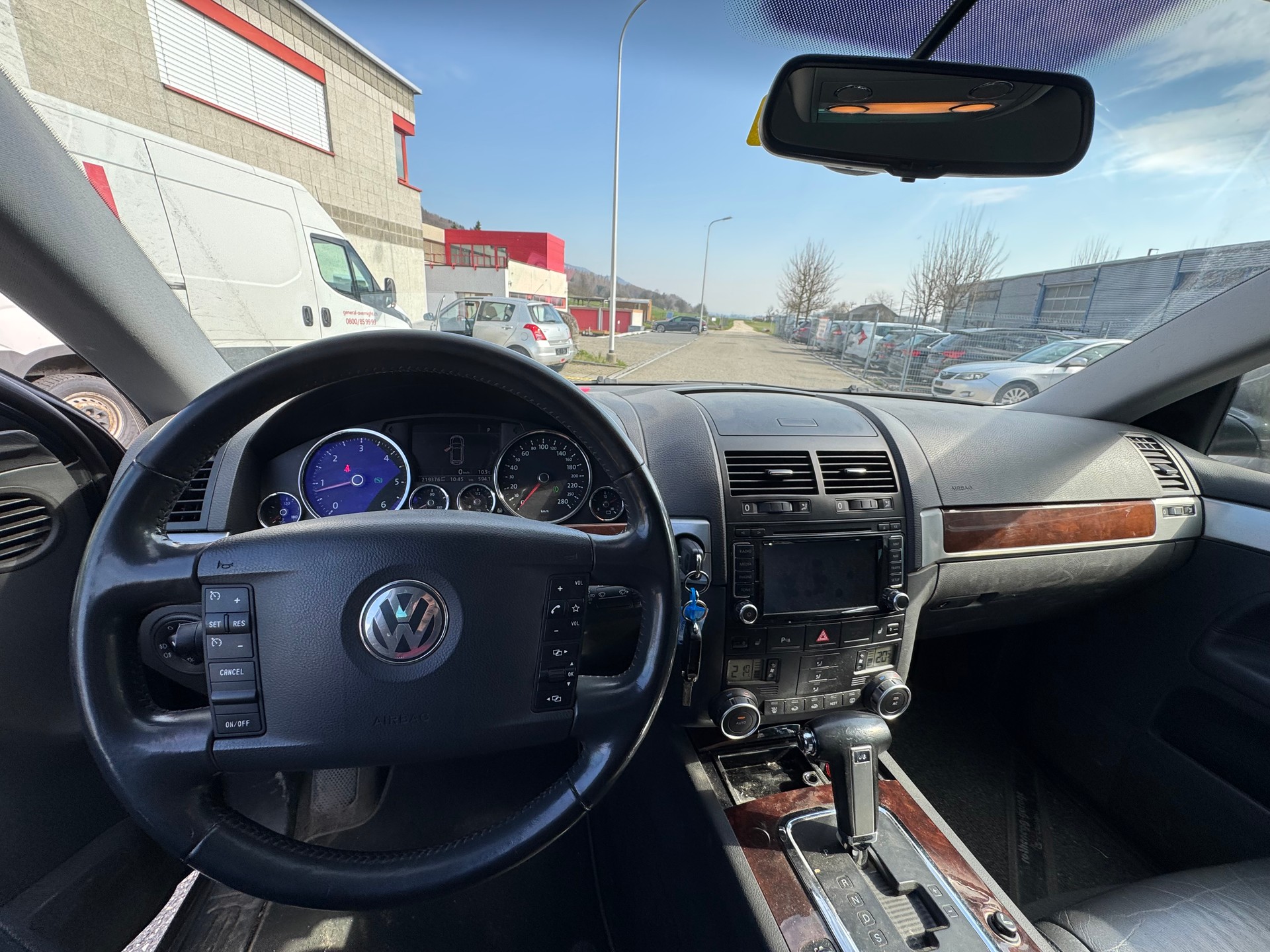 VW Touareg 3.0 TDI Tiptronic-image-9