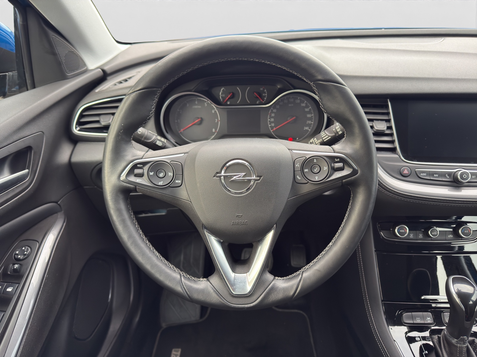 OPEL Grandland X 1.2i TP Excellence Automatik-image-12