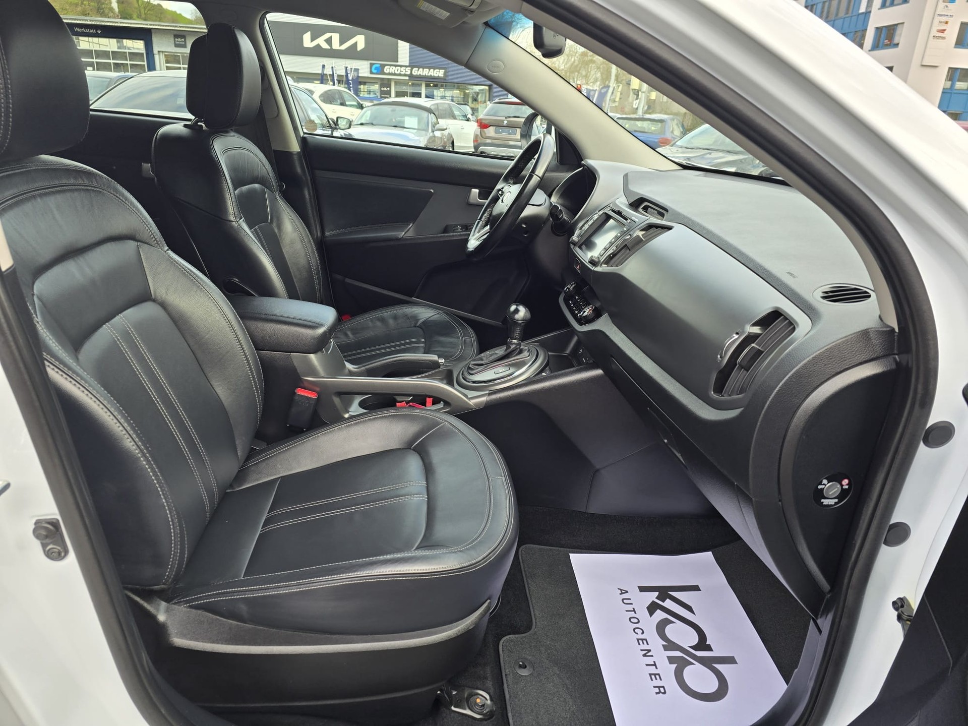 KIA Sportage 2.0 CRDi Trend 4WD Automatic-image-11