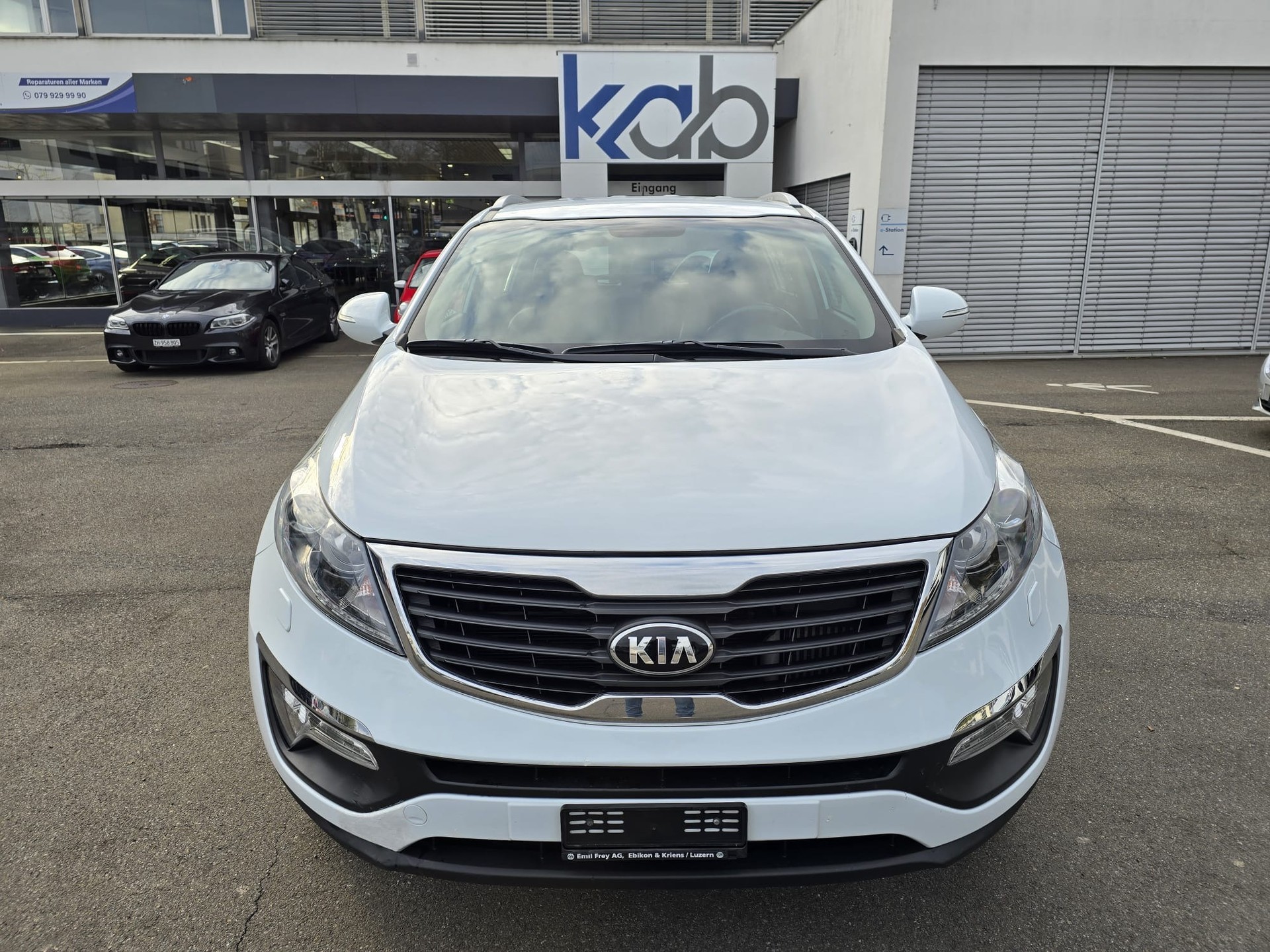 KIA Sportage 2.0 CRDi Trend 4WD Automatic-image-2