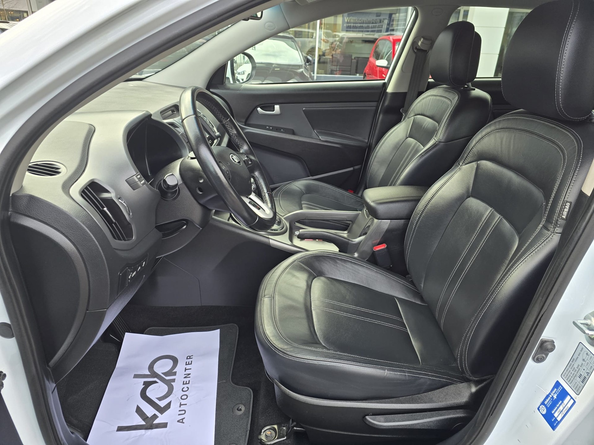 KIA Sportage 2.0 CRDi Trend 4WD Automatic-image-10