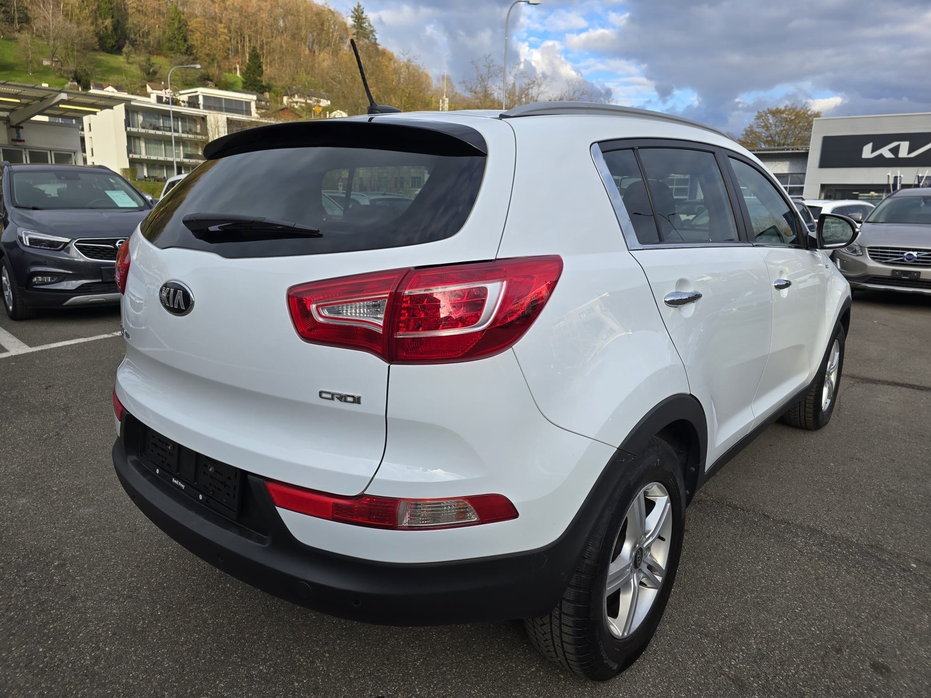 KIA Sportage 2.0 CRDi Trend 4WD Automatic-image-3
