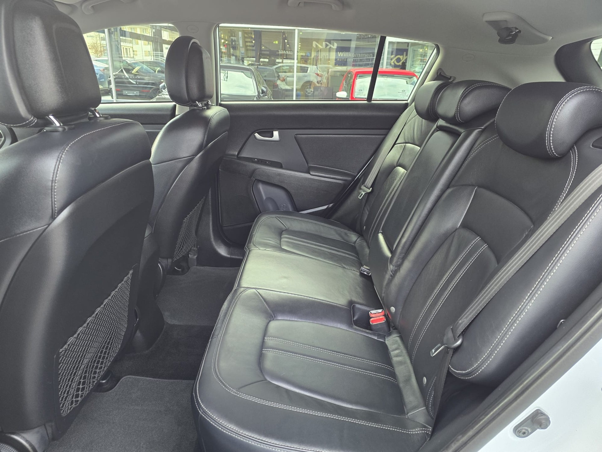 KIA Sportage 2.0 CRDi Trend 4WD Automatic-image-12
