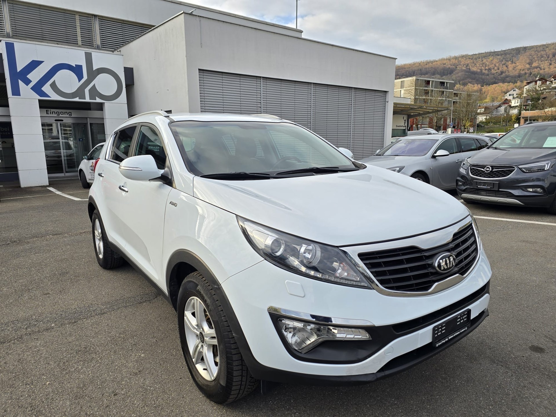 KIA Sportage 2.0 CRDi Trend 4WD Automatic-image-1