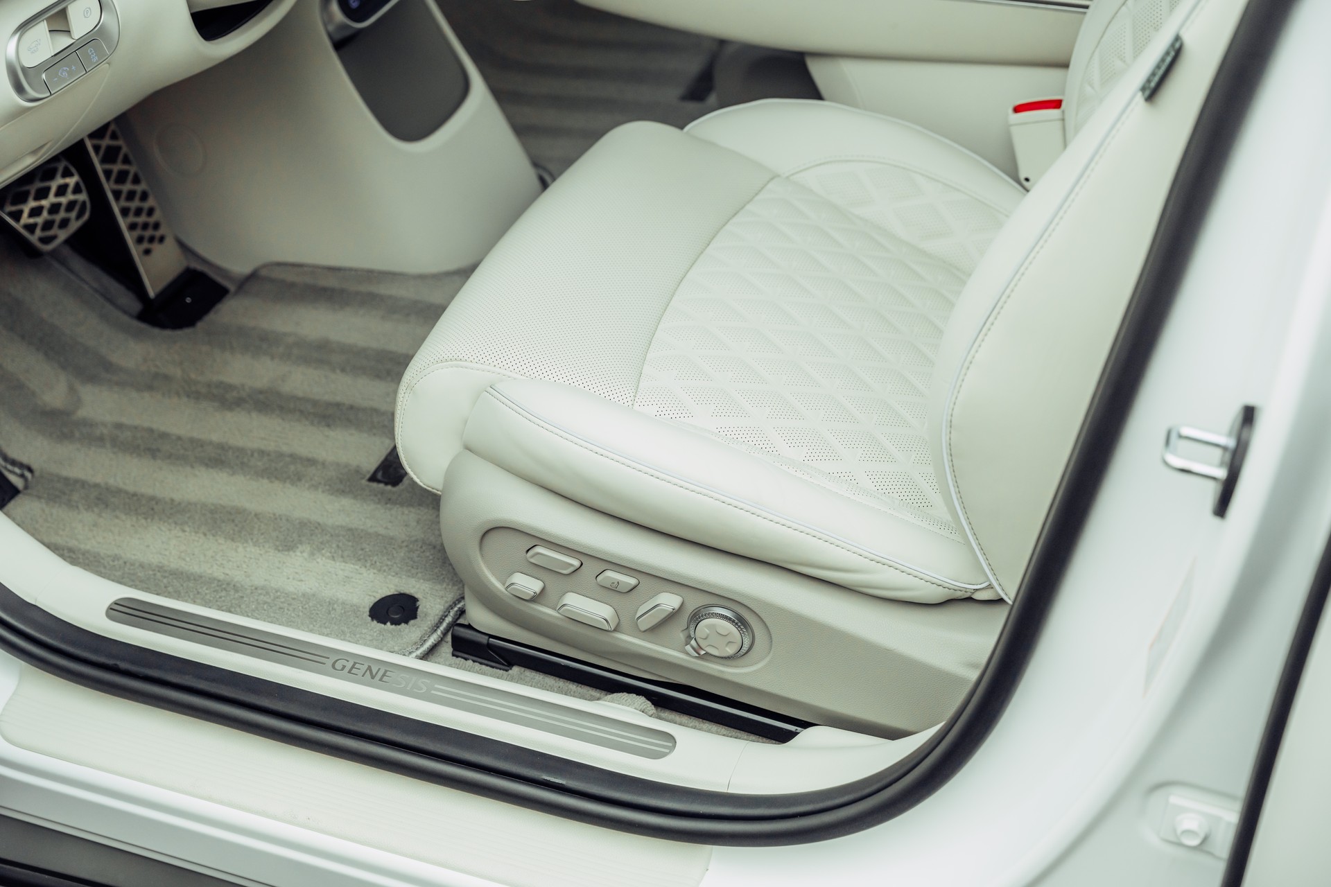 GENESIS GV60 77.4 kWh Sport Plus AWD-image-11