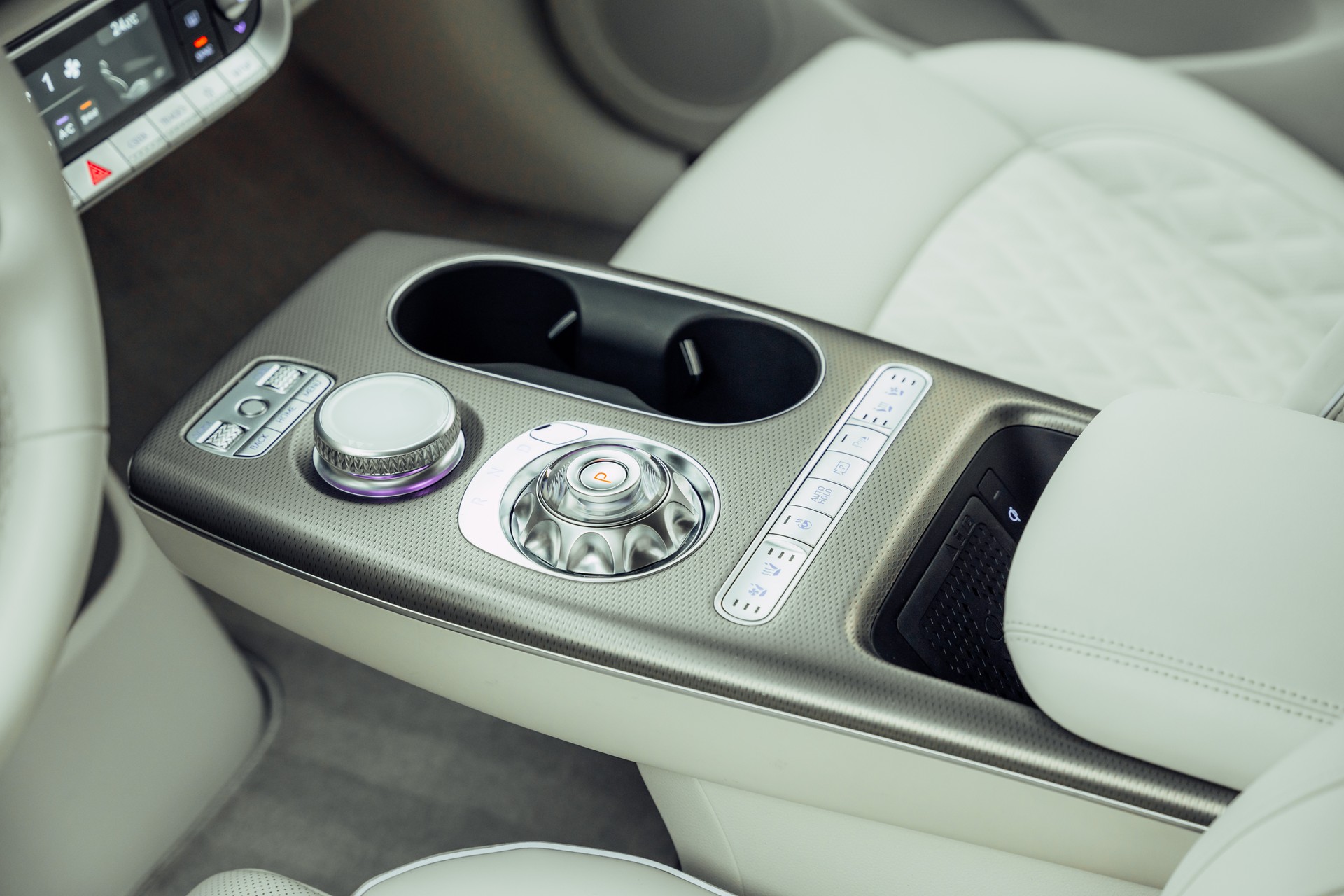 GENESIS GV60 77.4 kWh Sport Plus AWD-image-14