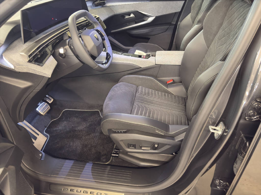 PEUGEOT 5008 1.6 PHEV GT-image-4
