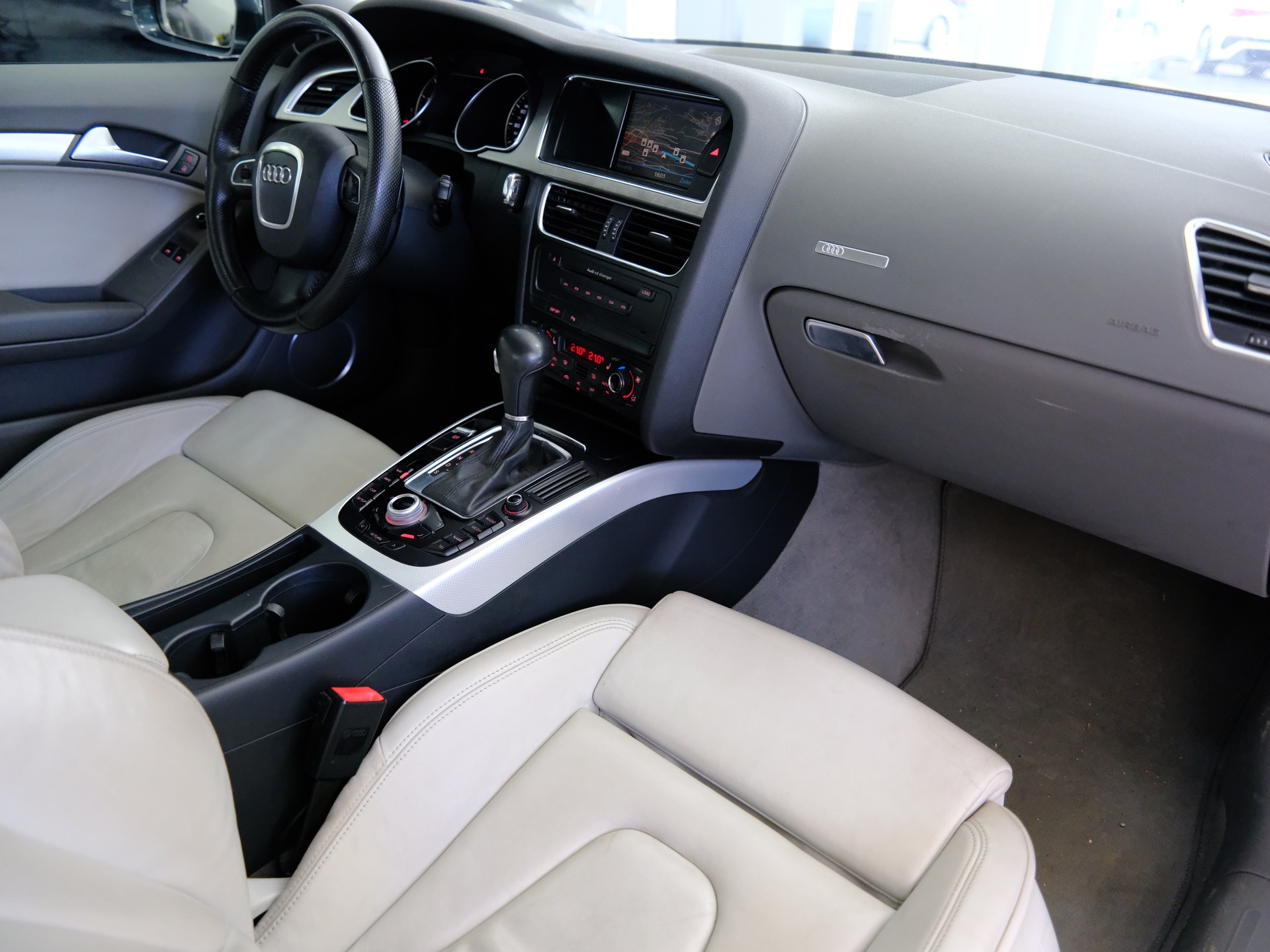 AUDI A5 Coupé 3.2 FSI multitronic-image-12