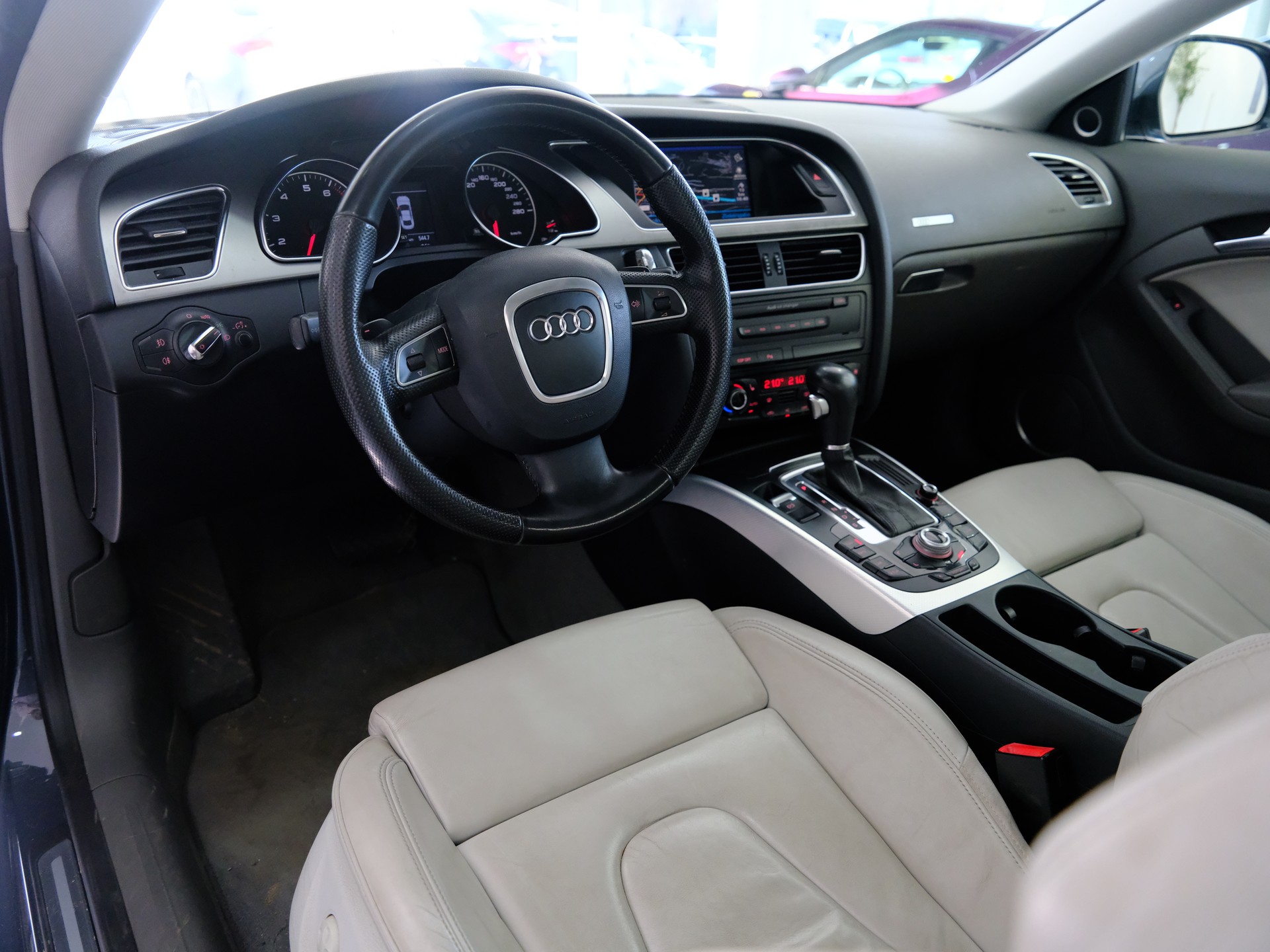 AUDI A5 Coupé 3.2 FSI multitronic-image-8