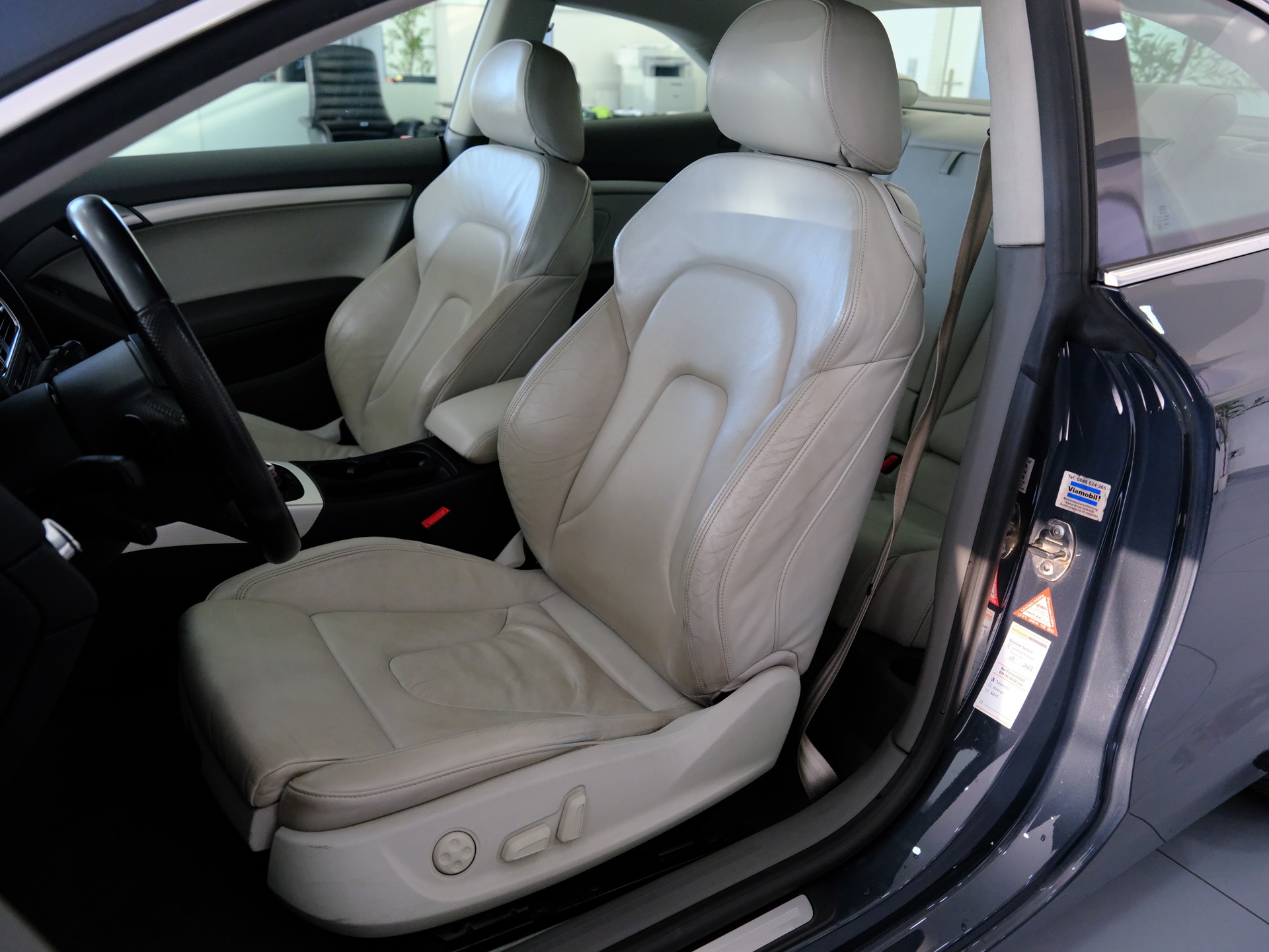 AUDI A5 Coupé 3.2 FSI multitronic-image-9