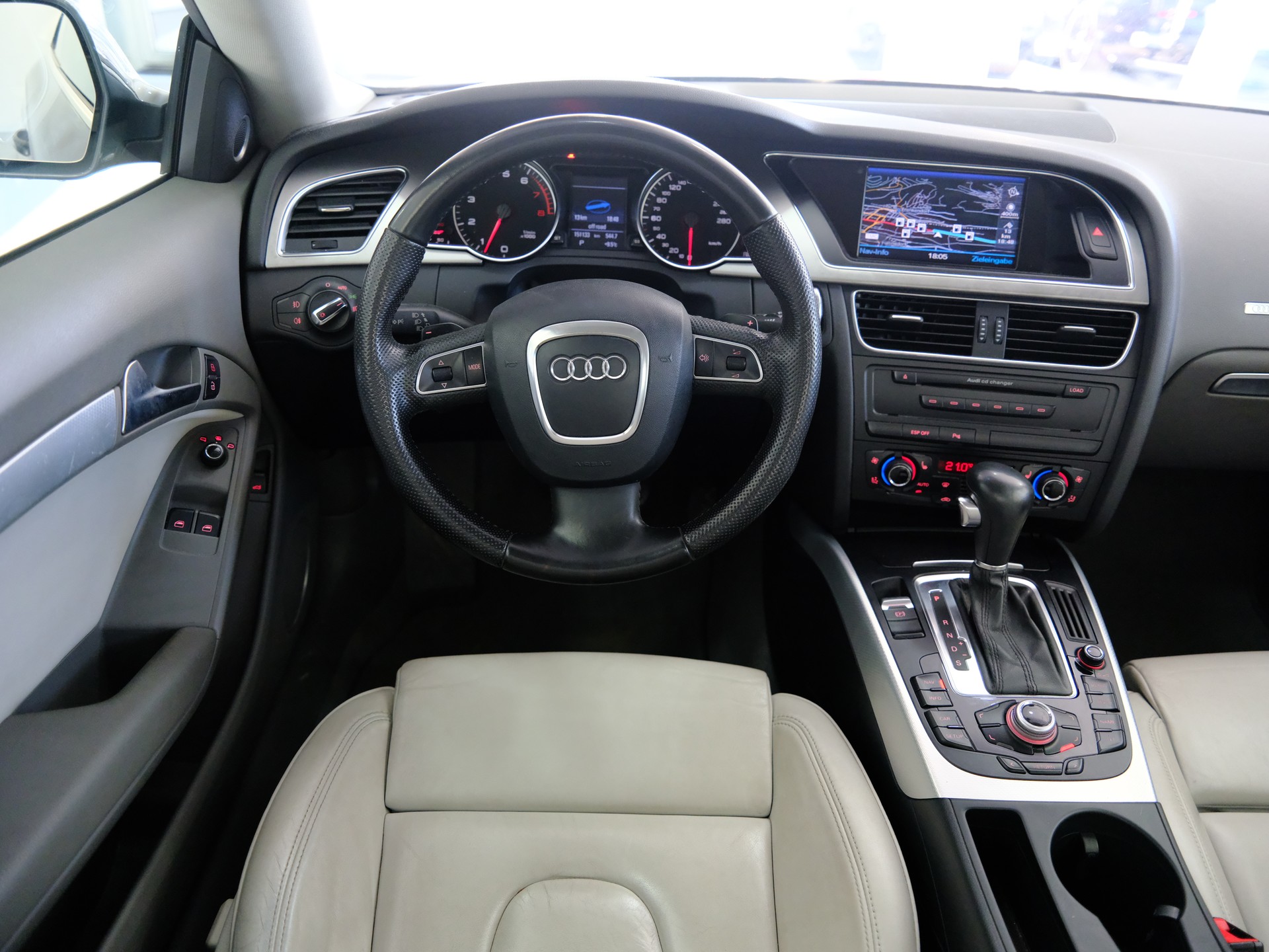 AUDI A5 Coupé 3.2 FSI multitronic-image-10