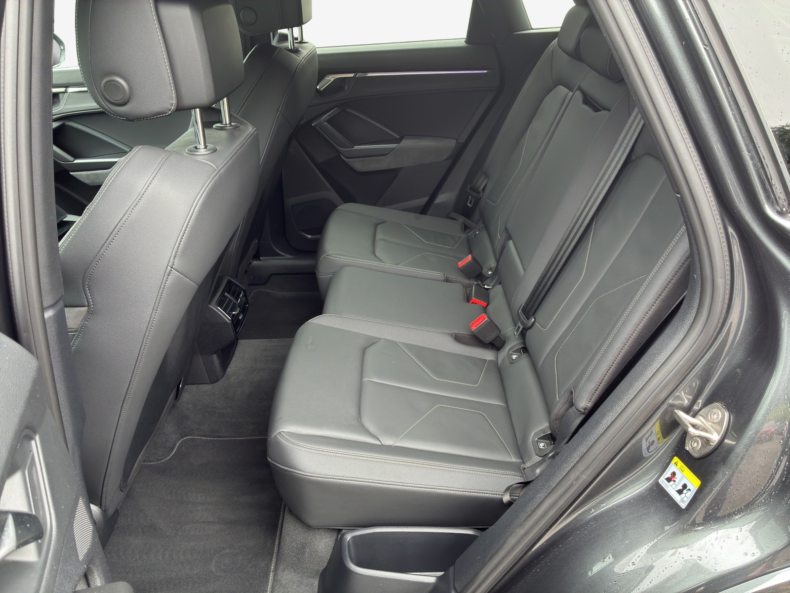 AUDI Q3 35 TFSI S line Attraction S-tronic-image-11