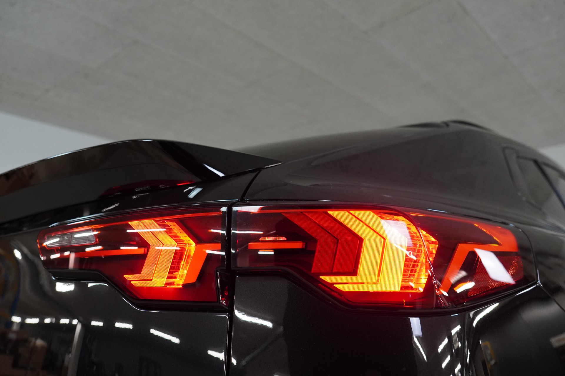 BMW iX2 xDrive 30 M Sport-image-16