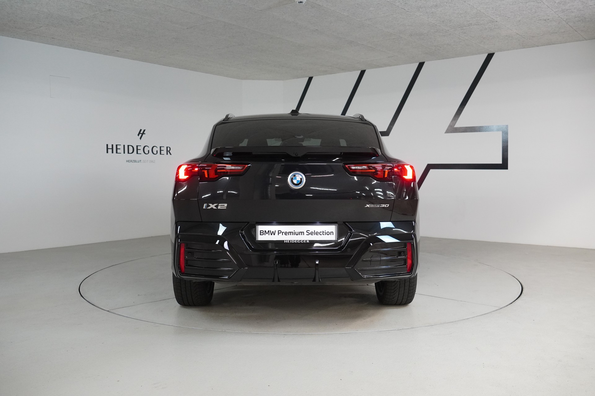 BMW iX2 xDrive 30 M Sport-image-6