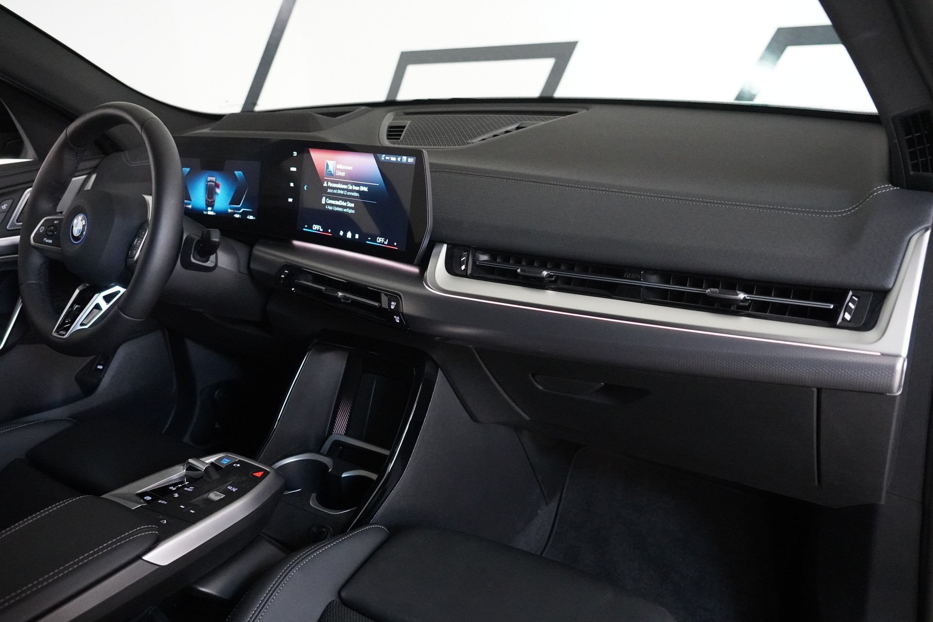 BMW iX2 xDrive 30 M Sport-image-17