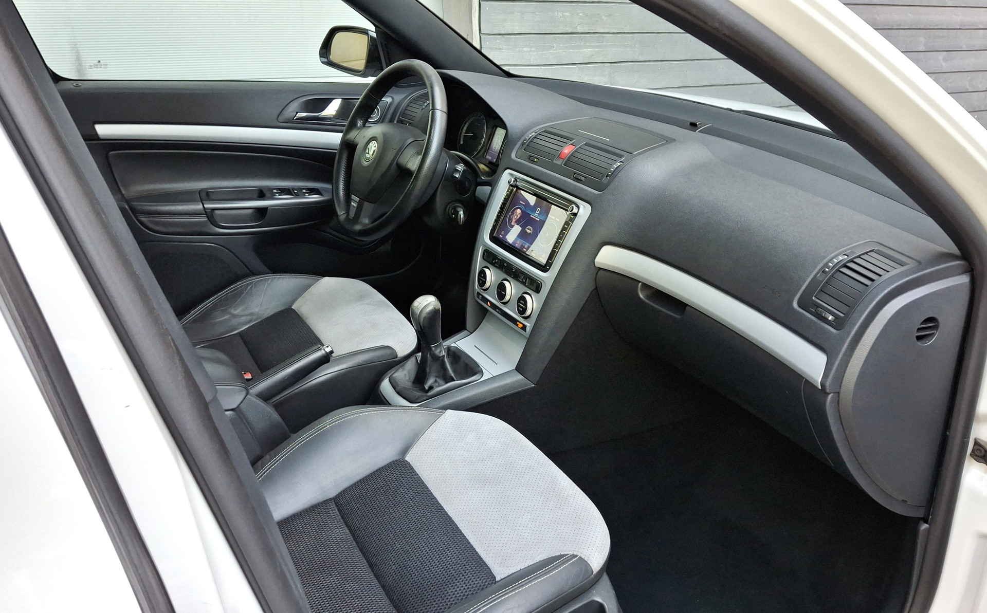 SKODA Octavia 2.0 TFSI RS-image-9