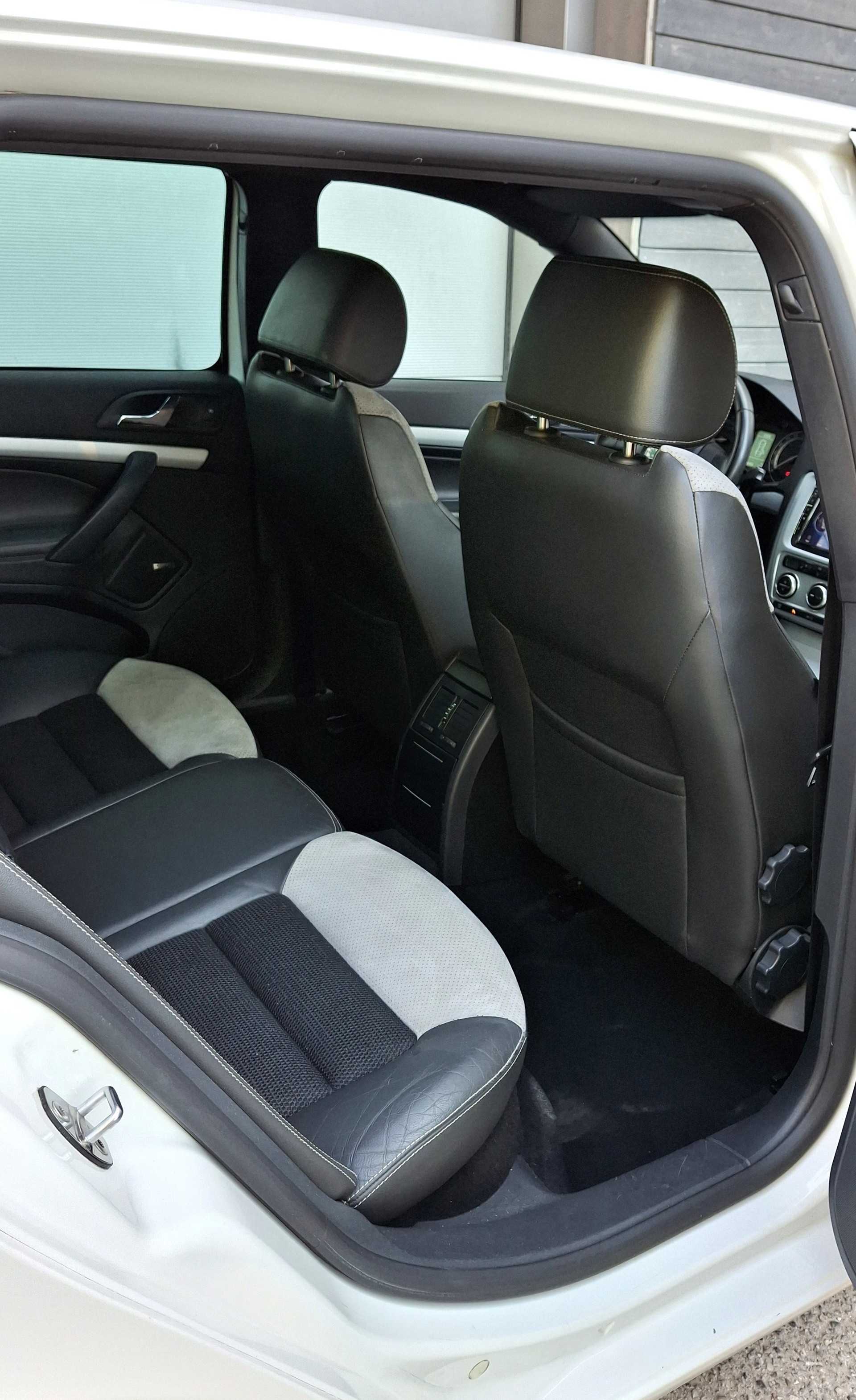 SKODA Octavia 2.0 TFSI RS-image-12