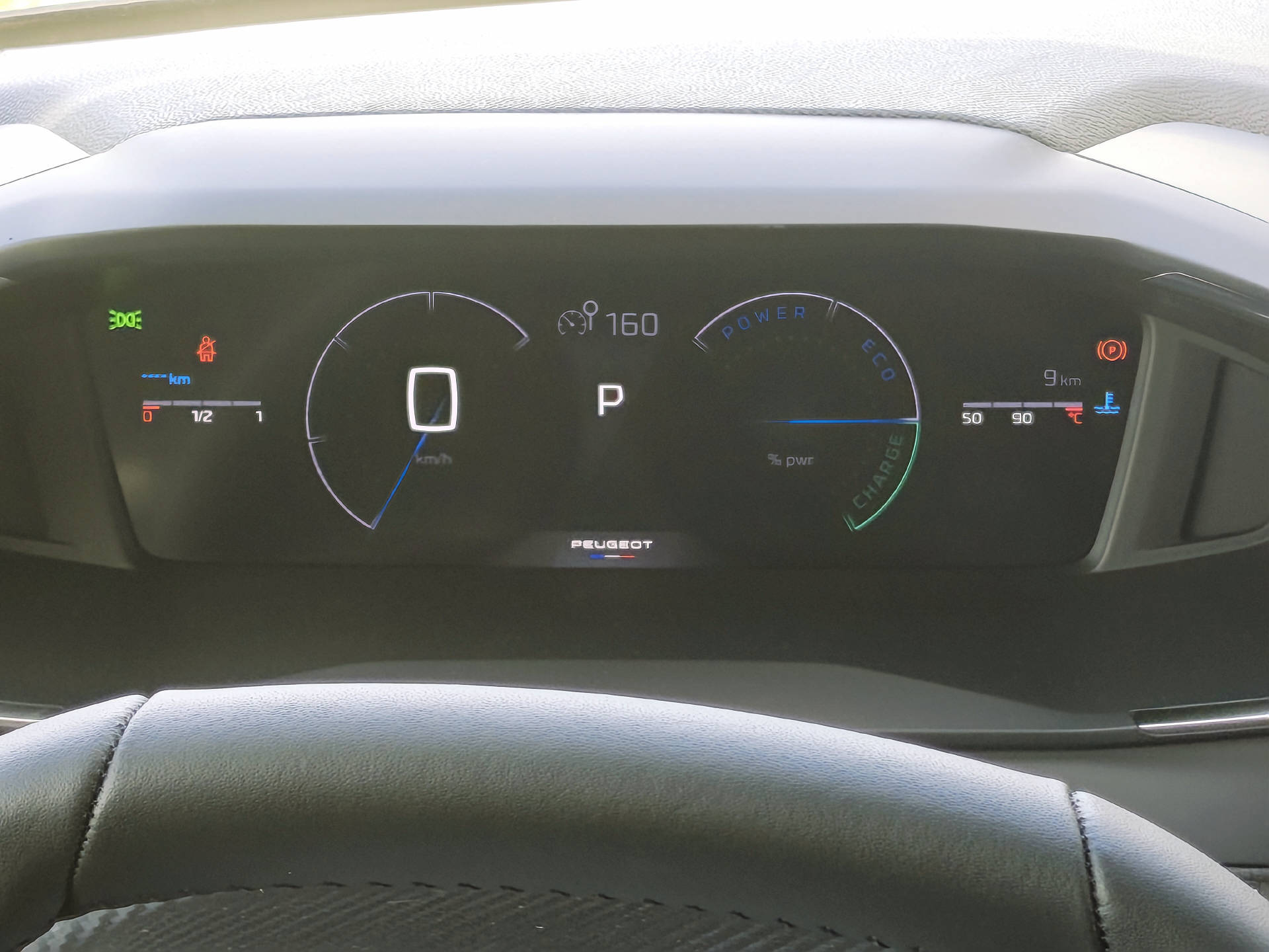 PEUGEOT 208 1.2 Hybrid Allure Premium-image-11