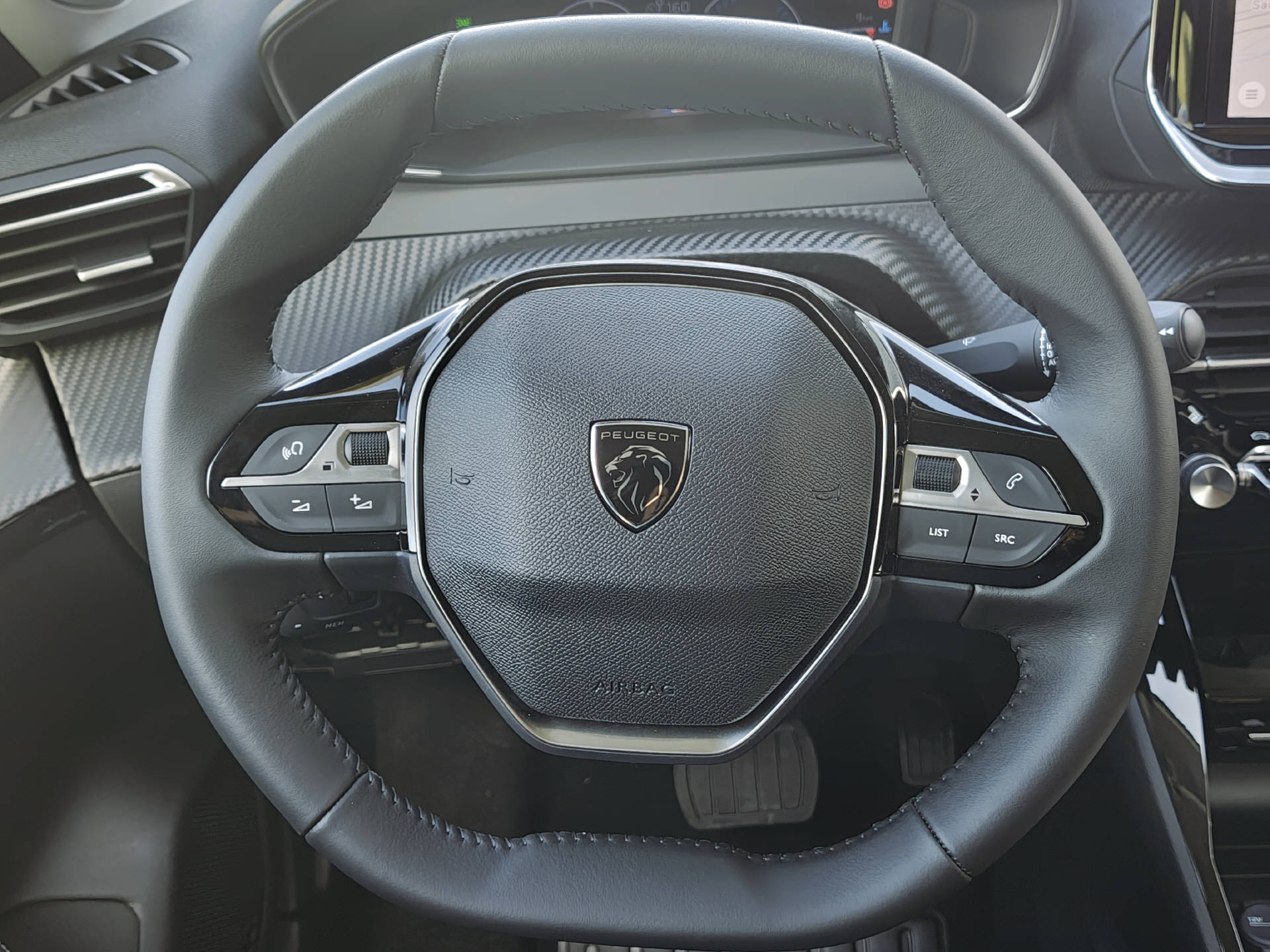 PEUGEOT 208 1.2 Hybrid Allure Premium-image-8