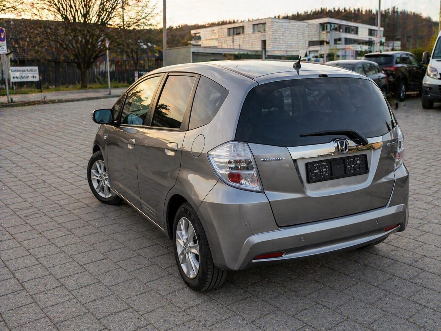 HONDA Jazz 1.3i Hybrid Elegance CVT-image-2