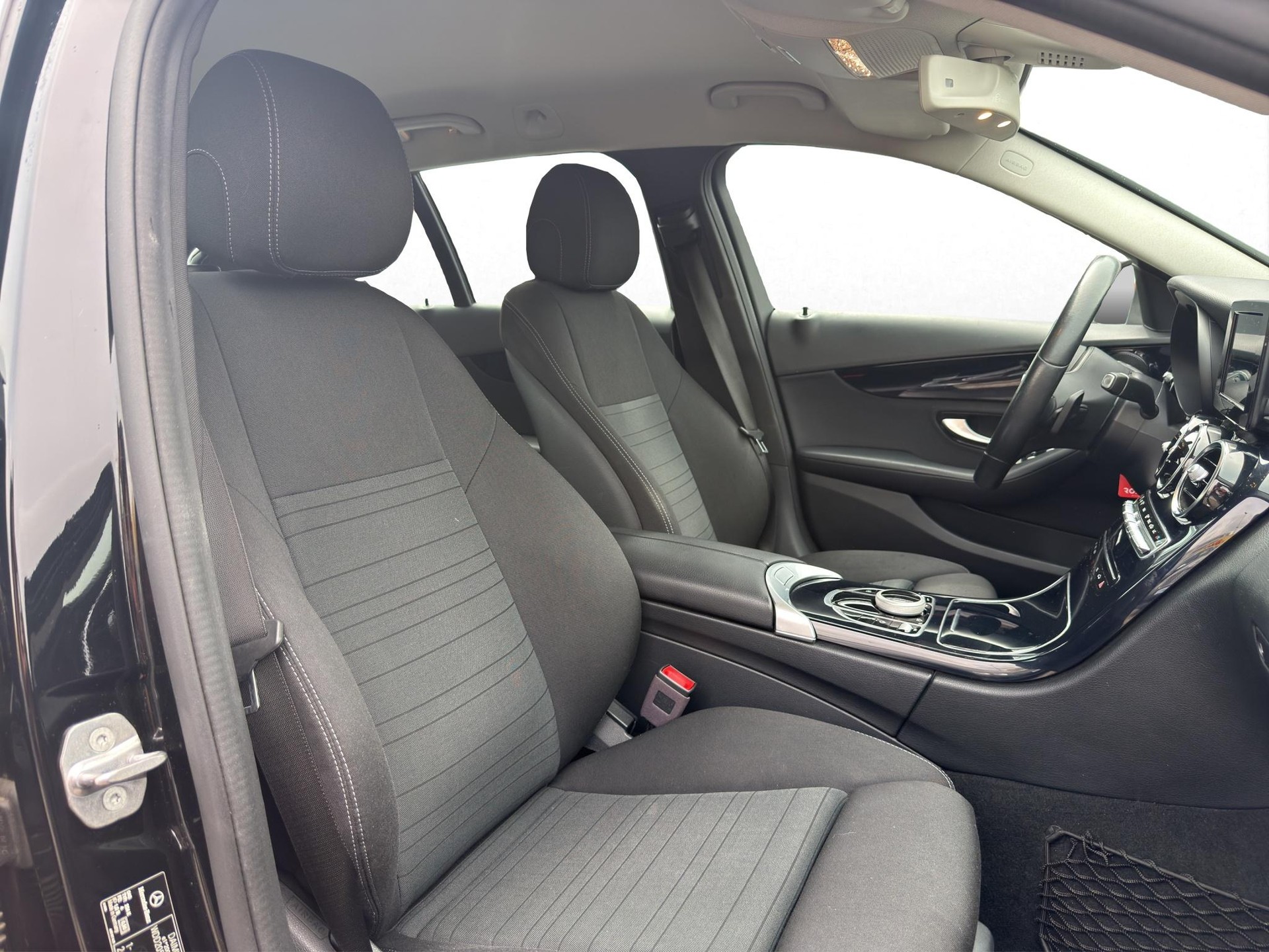 MERCEDES-BENZ C 220 d Avantgarde 4matic Kombi-image-11