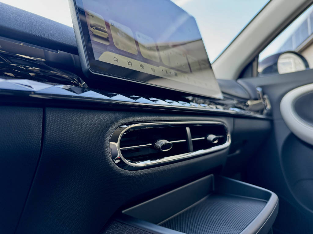 JAC E30X City-image-16