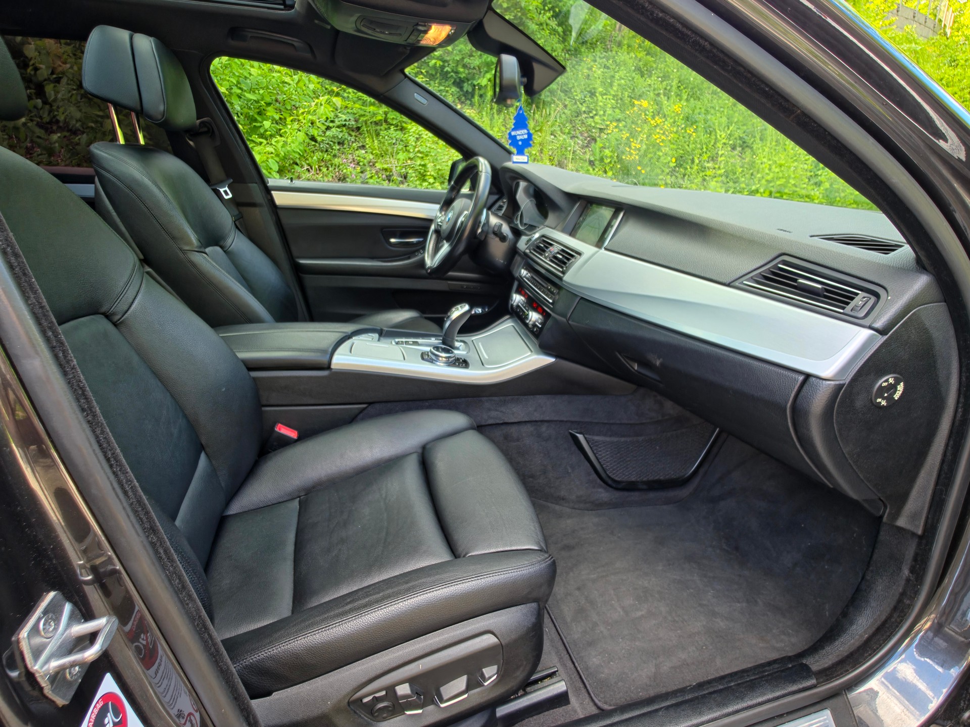 BMW M550d Touring xDrive Steptronic-image-7