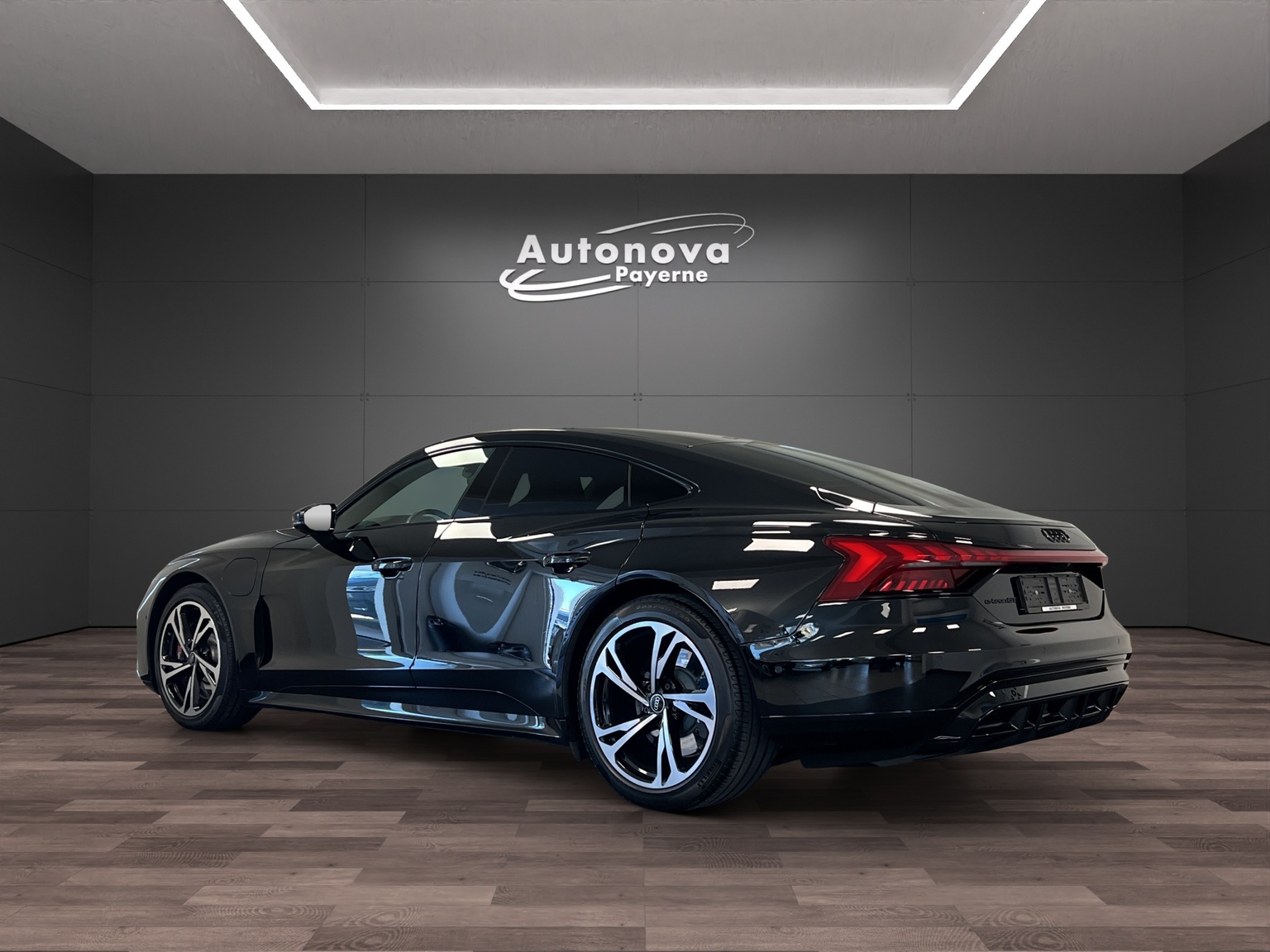 AUDI e-tron GT quattro-image-4