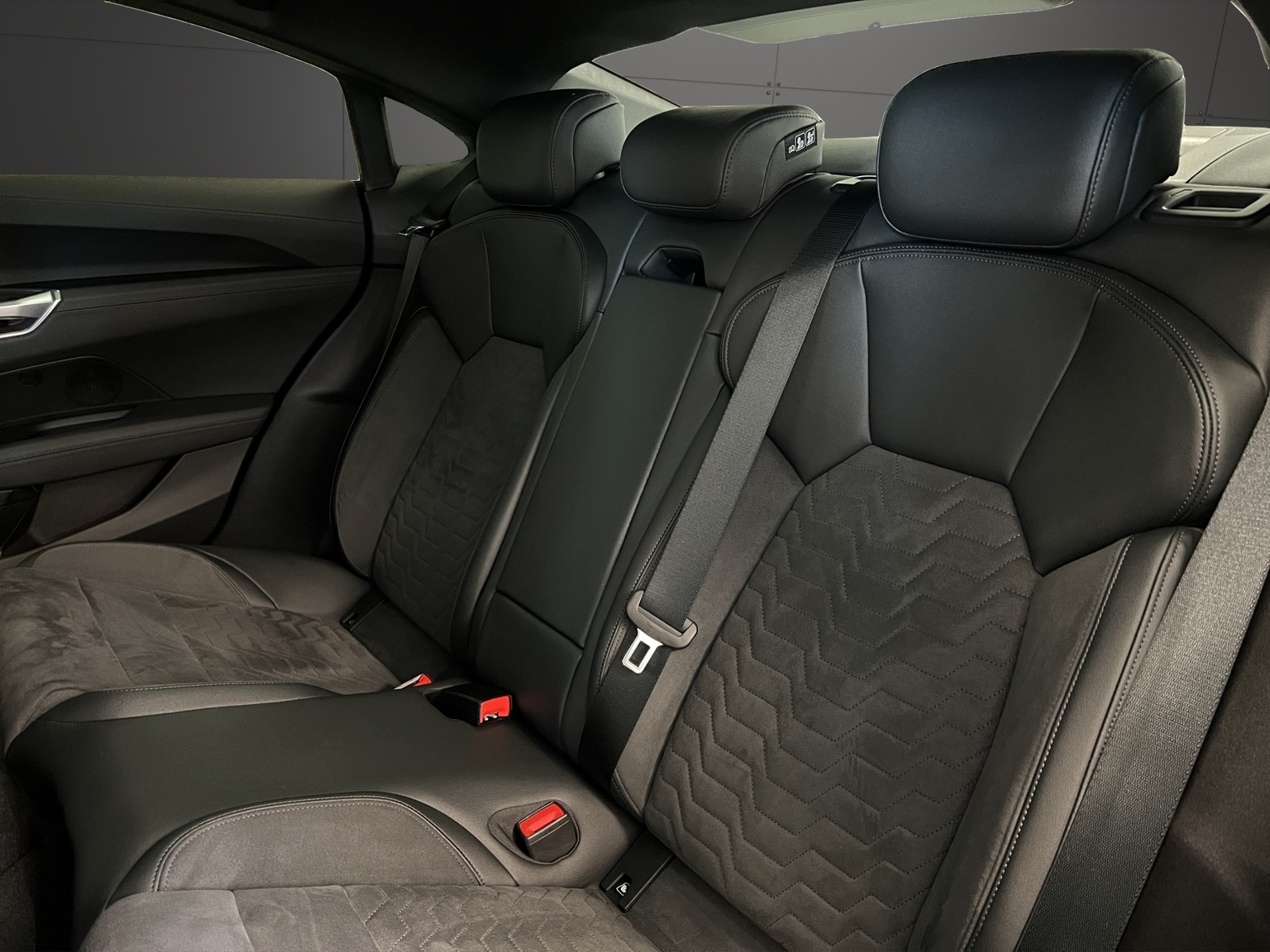 AUDI e-tron GT quattro-image-7