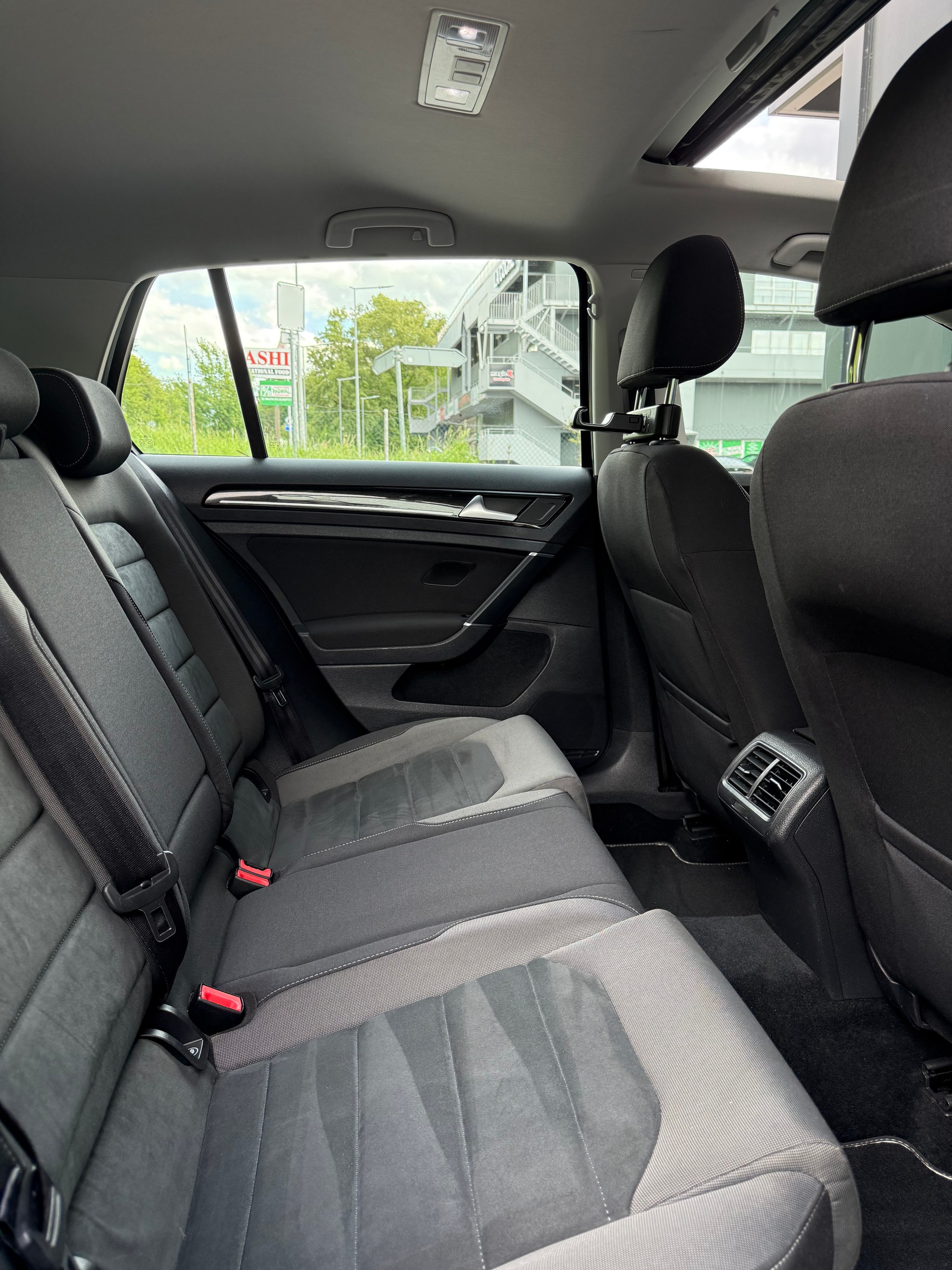 VW Golf 2.0 TDI Highline 4Motion DSG-image-14