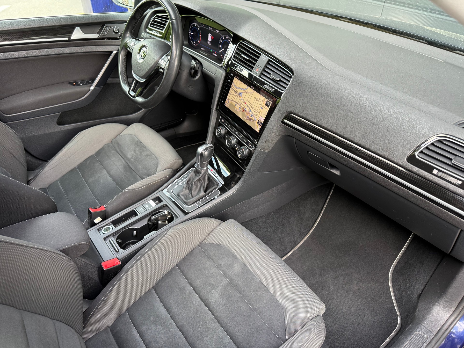 VW Golf 2.0 TDI Highline 4Motion DSG-image-16
