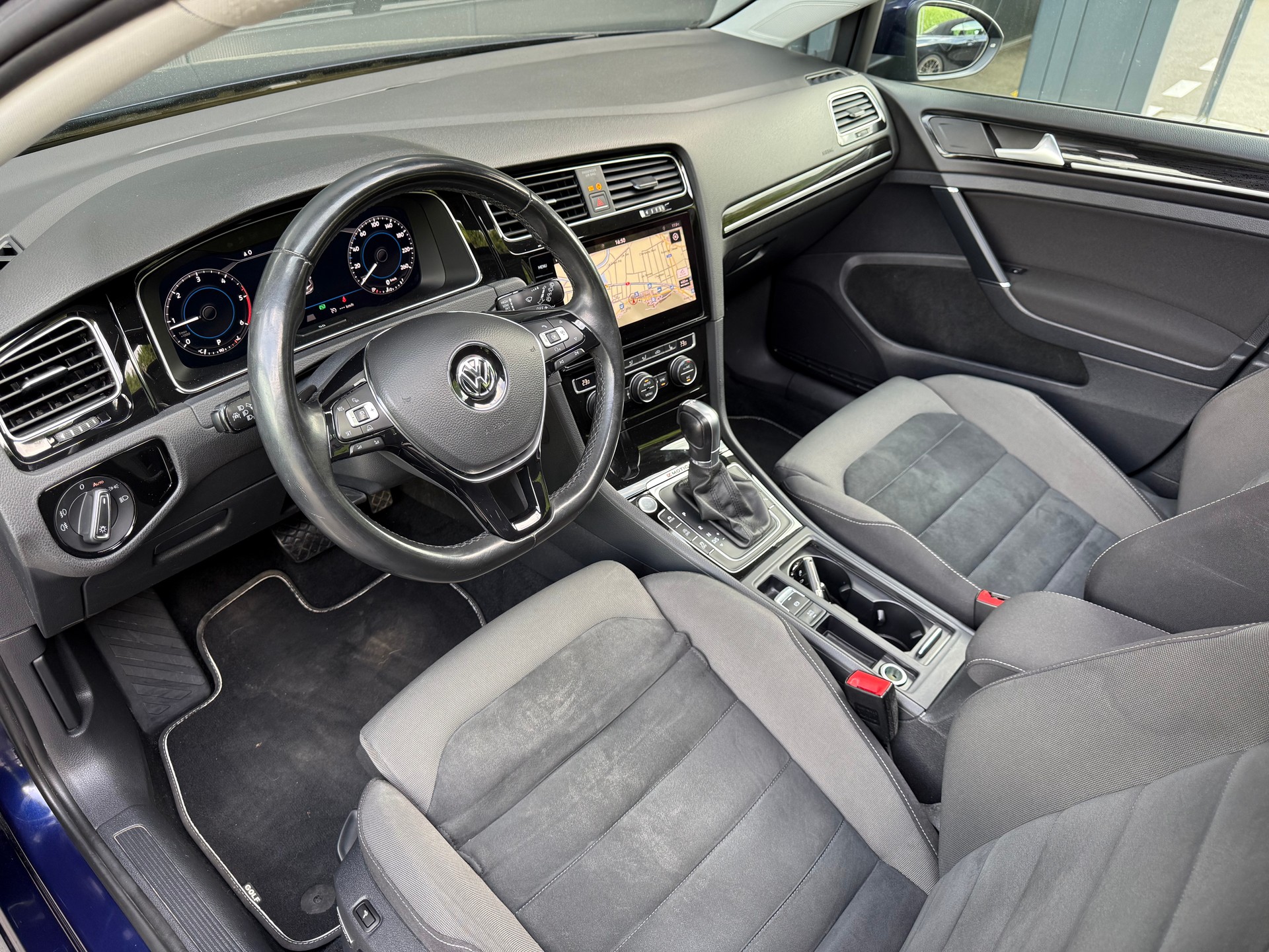 VW Golf 2.0 TDI Highline 4Motion DSG-image-6