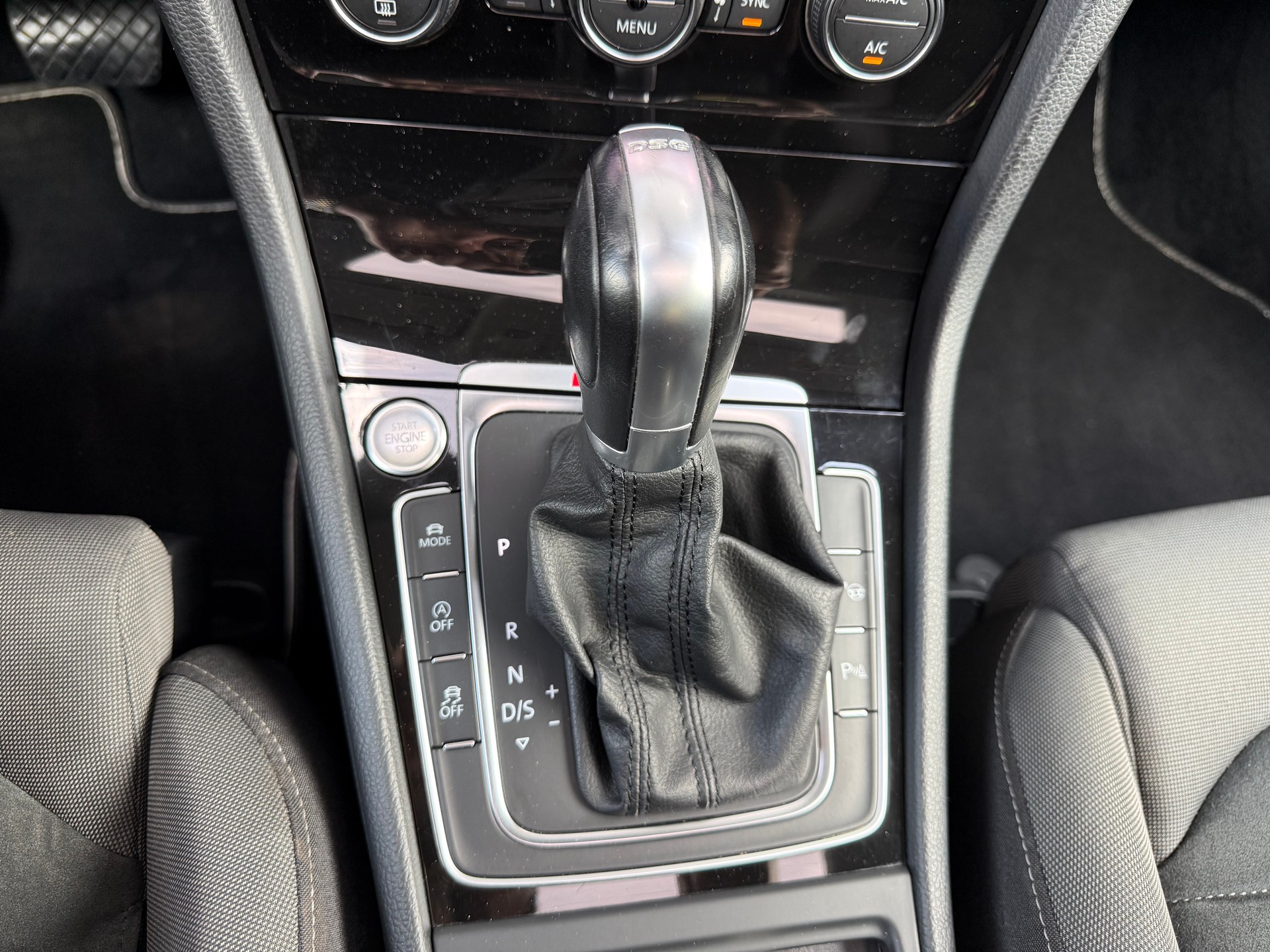 VW Golf 2.0 TDI Highline 4Motion DSG-image-10