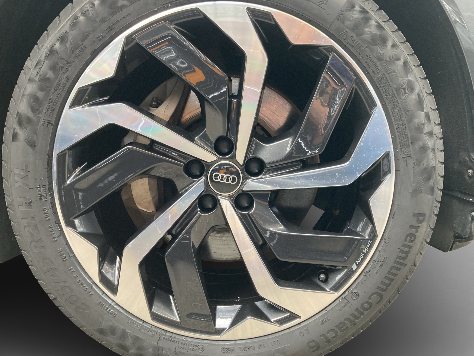 AUDI e-tron 55 Sportback S Line quattro-image-16