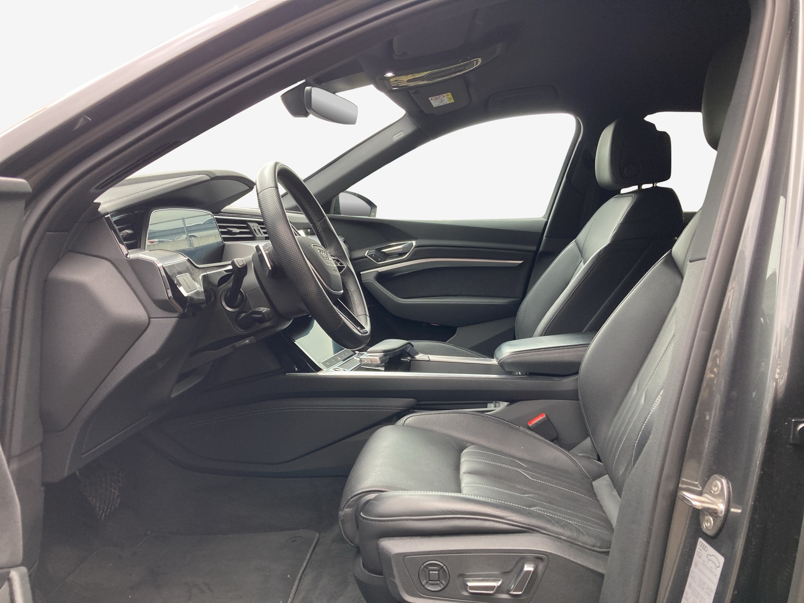 AUDI e-tron 55 Sportback S Line quattro-image-8