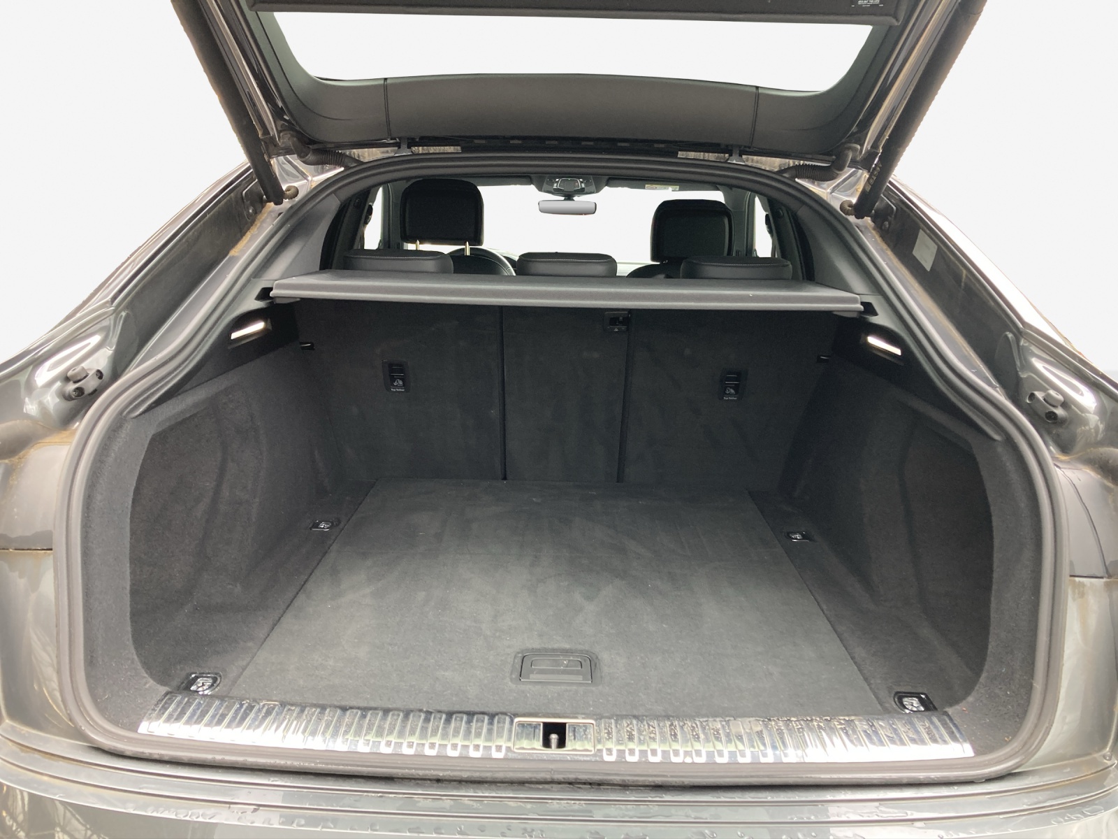 AUDI e-tron 55 Sportback S Line quattro-image-13