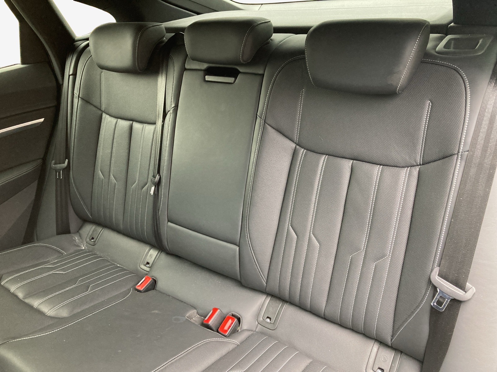 AUDI e-tron 55 Sportback S Line quattro-image-12