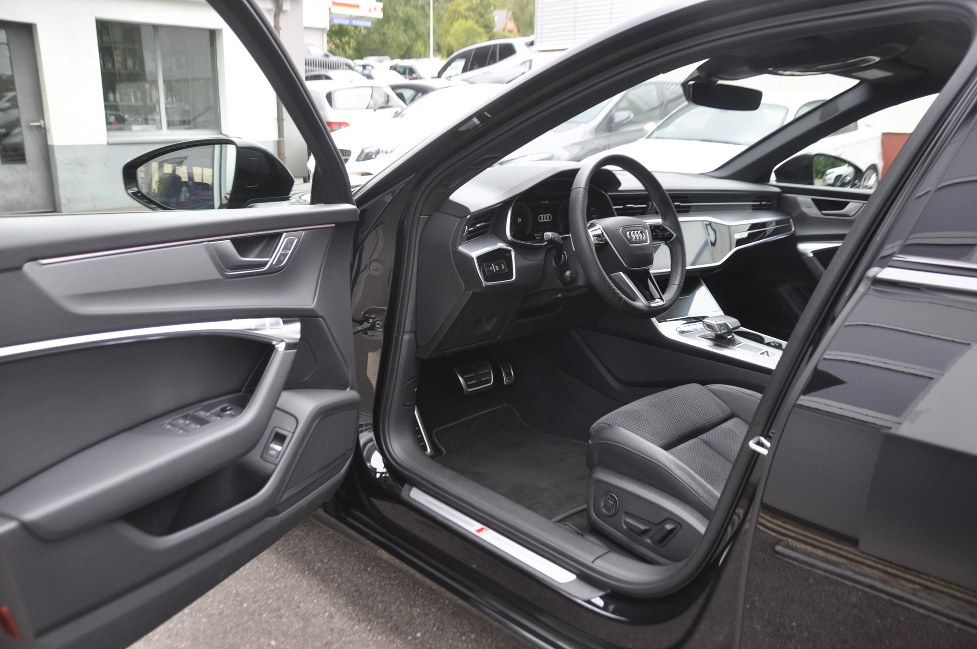 AUDI A6 Avant 55 TFSI S line quattro S-tronic I Anhängerkupplung-image-3