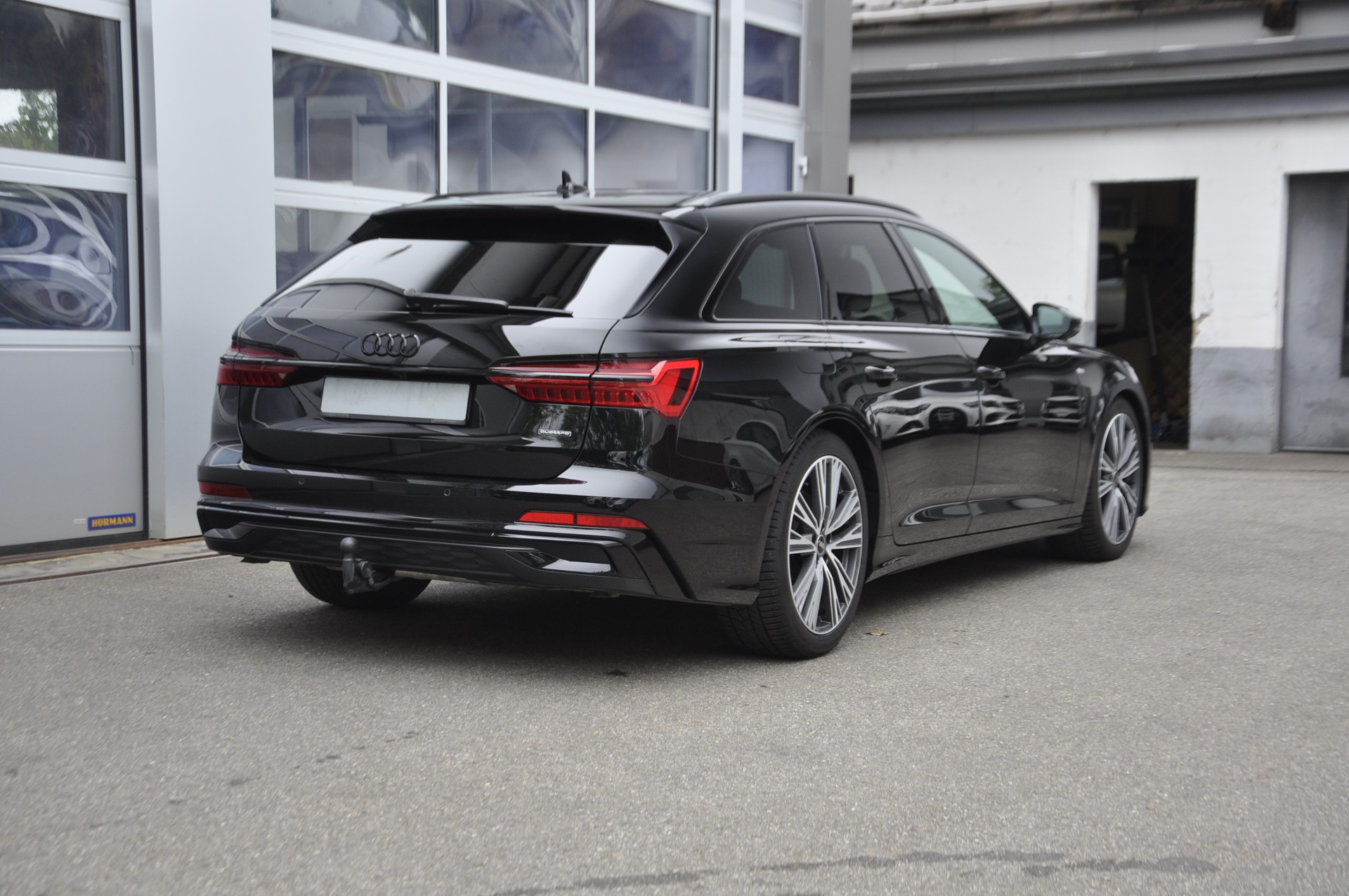 AUDI A6 Avant 55 TFSI S line quattro S-tronic I Anhängerkupplung-image-2
