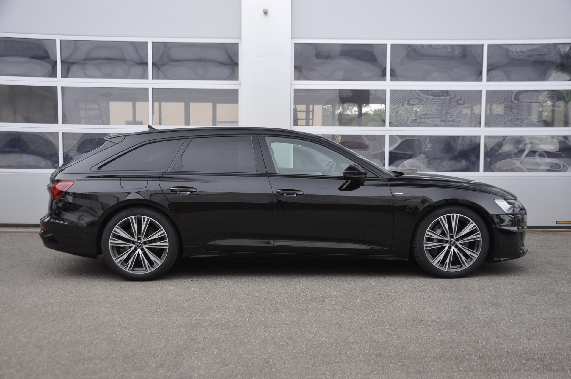 AUDI A6 Avant 55 TFSI S line quattro S-tronic I Anhängerkupplung-image-1