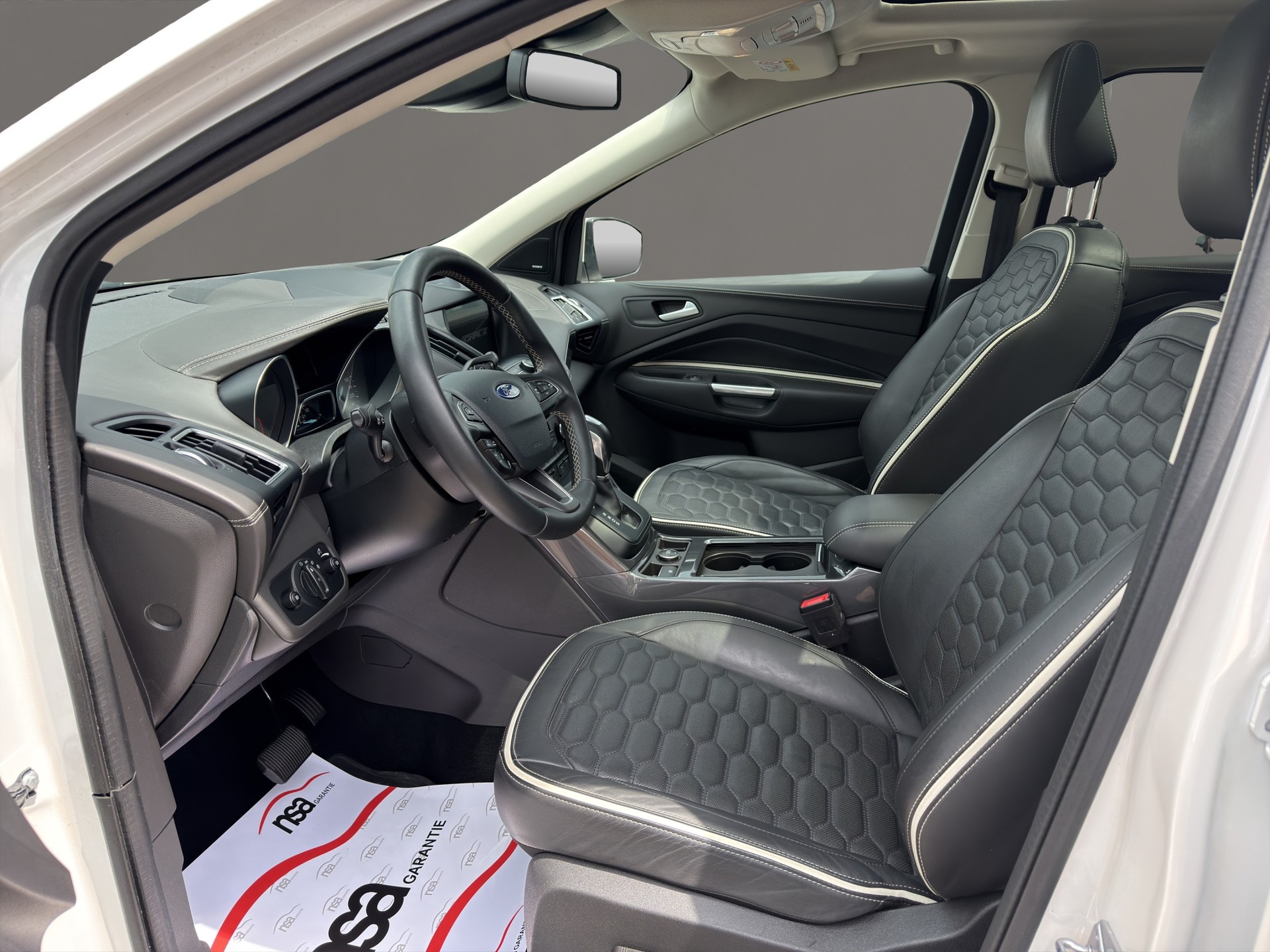 FORD Kuga 2.0 TDCi Vignale 4WD PowerShift-image-12