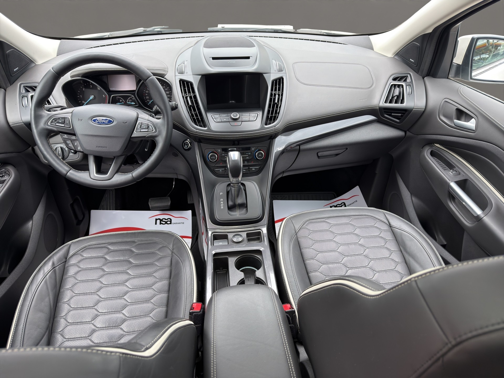 FORD Kuga 2.0 TDCi Vignale 4WD PowerShift-image-11