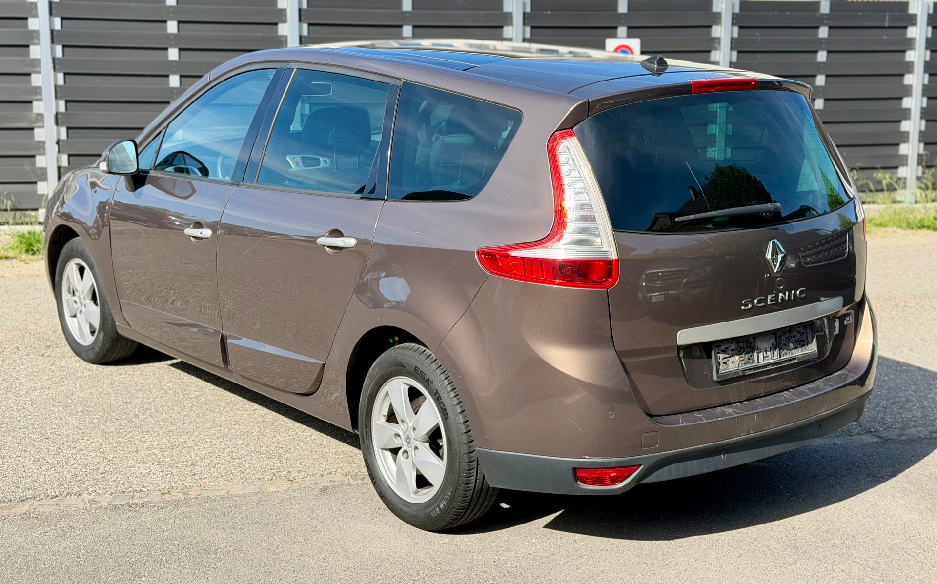 RENAULT Grand Scénic 1.9 dCi Expression-image-3