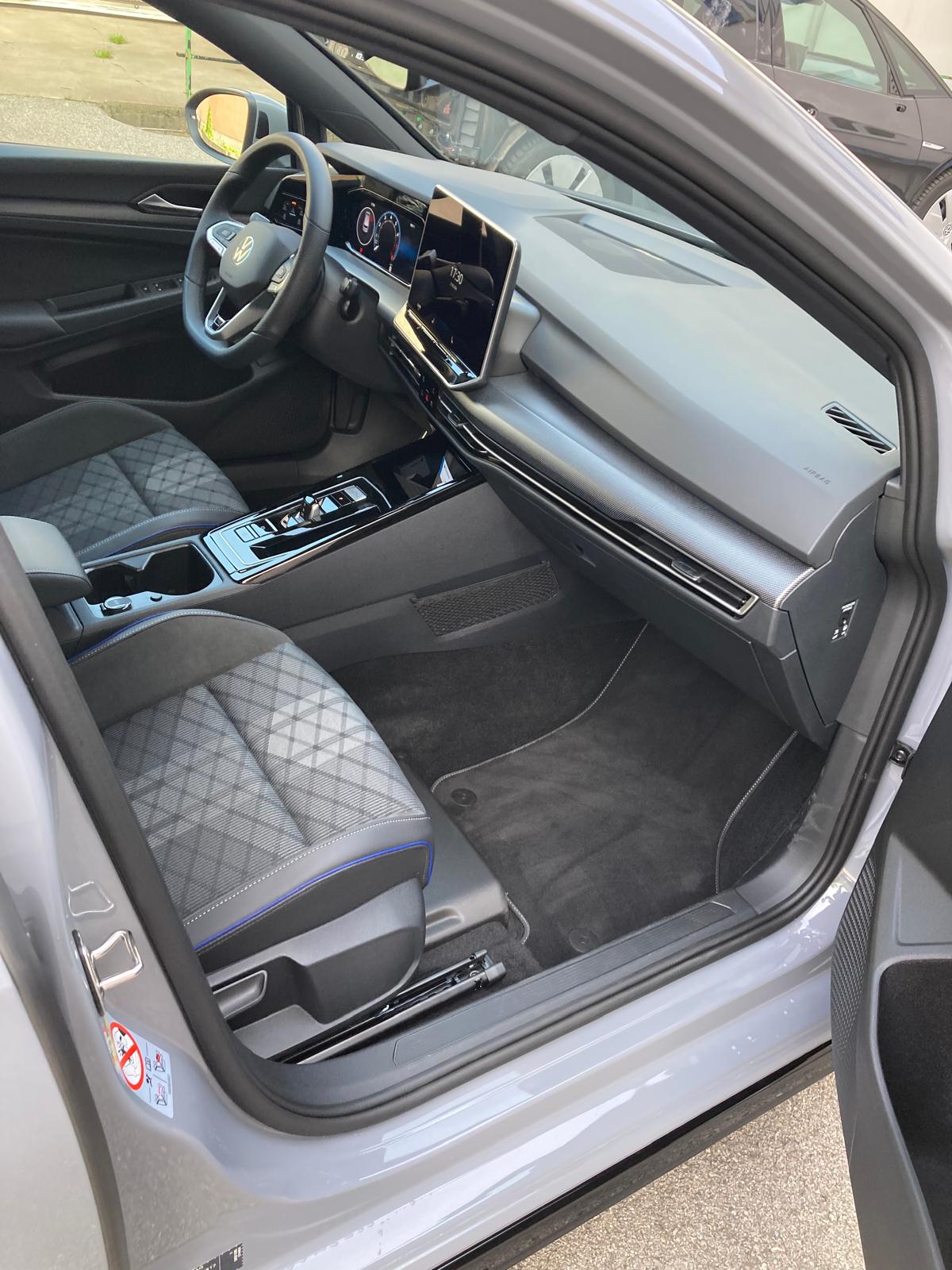 VW Golf 1.5 e TSI mHEV R-Line DSG-image-8