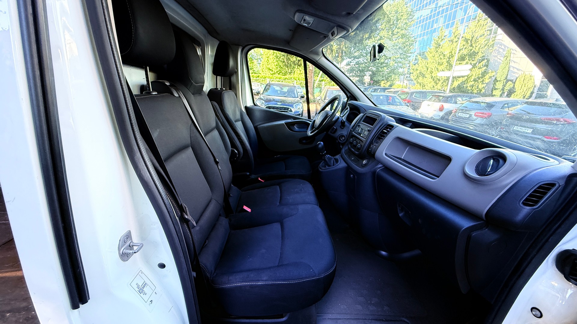 RENAULT Trafic 1.6 dCi 95 2.9t Business L1H1-image-8