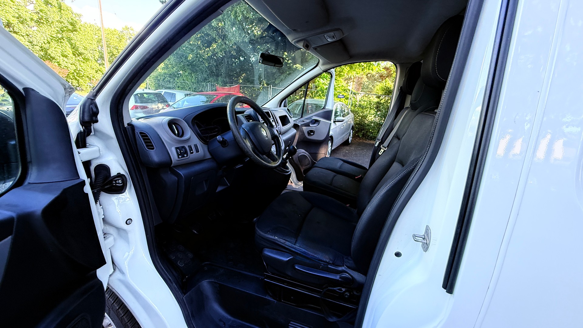RENAULT Trafic 1.6 dCi 95 2.9t Business L1H1-image-10